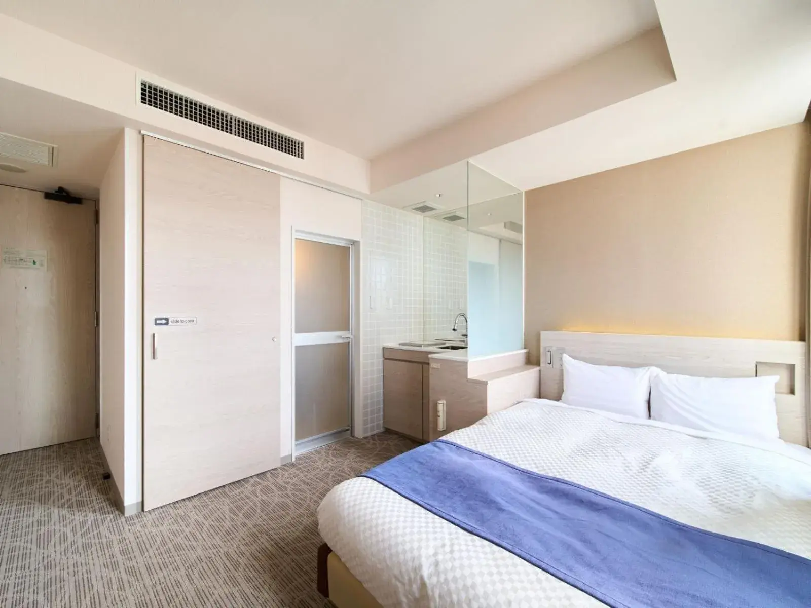 Photo of the whole room, Bed in Meitetsu Inn Kariya Photo of the whole room, Bed in Meitetsu Inn Kariya