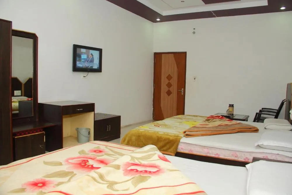 Bed in Hotel Deep Palace Near Bus Stand Udaipole