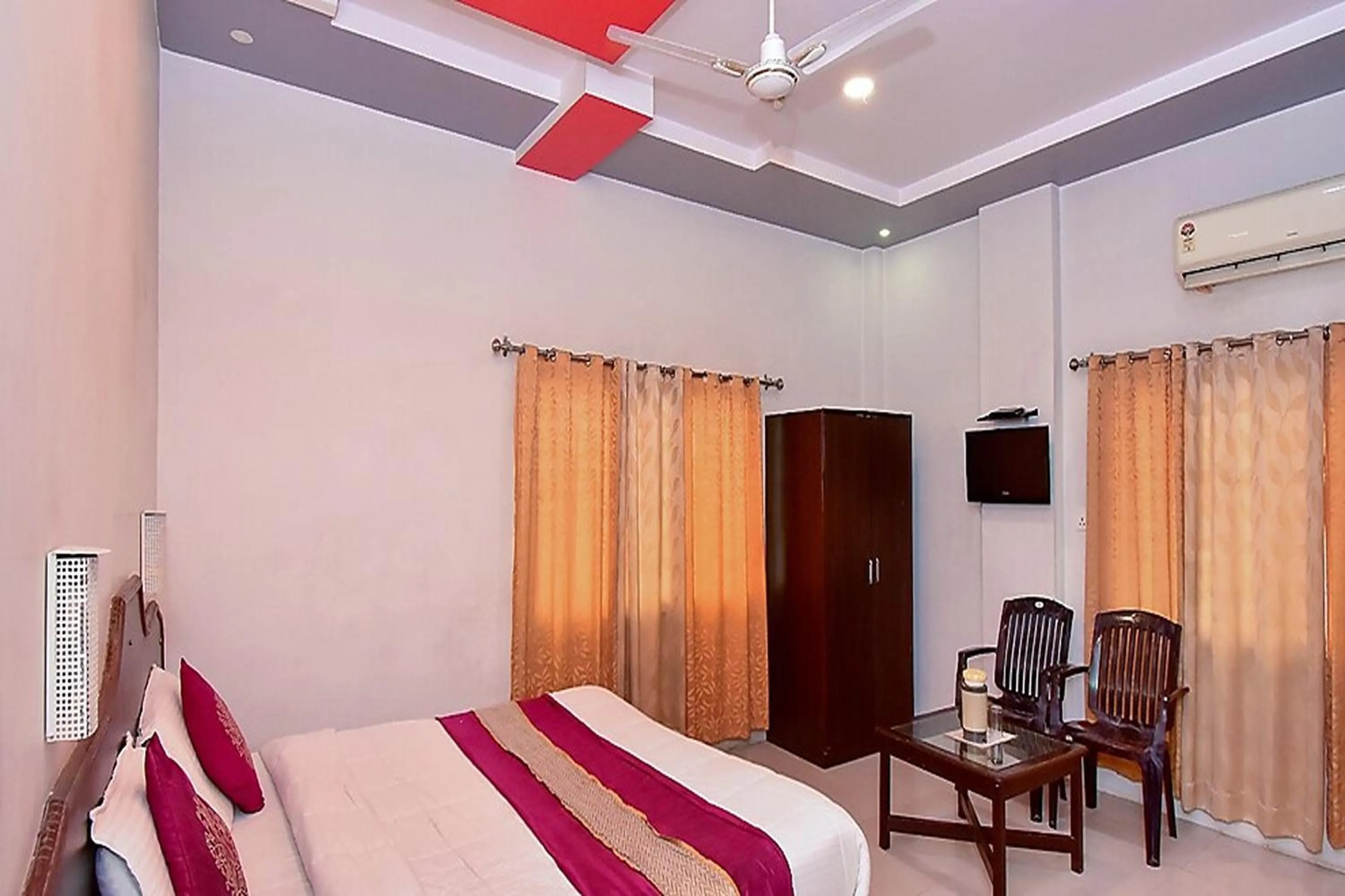 Bedroom in Hotel Deep Palace Near Bus Stand Udaipole