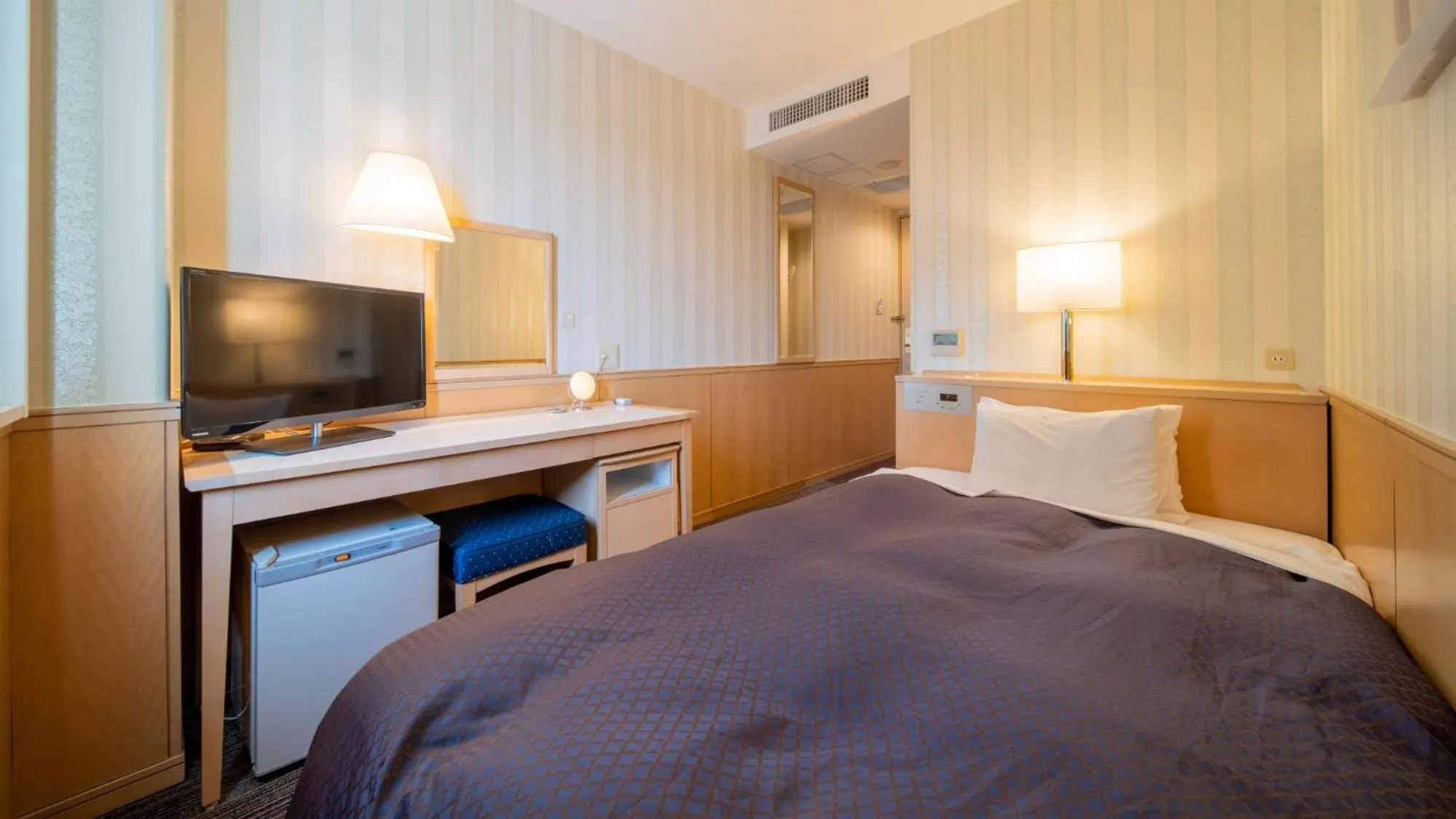 Photo of the whole room, Bed in Meitetsu Inn Nagoya Kanayama