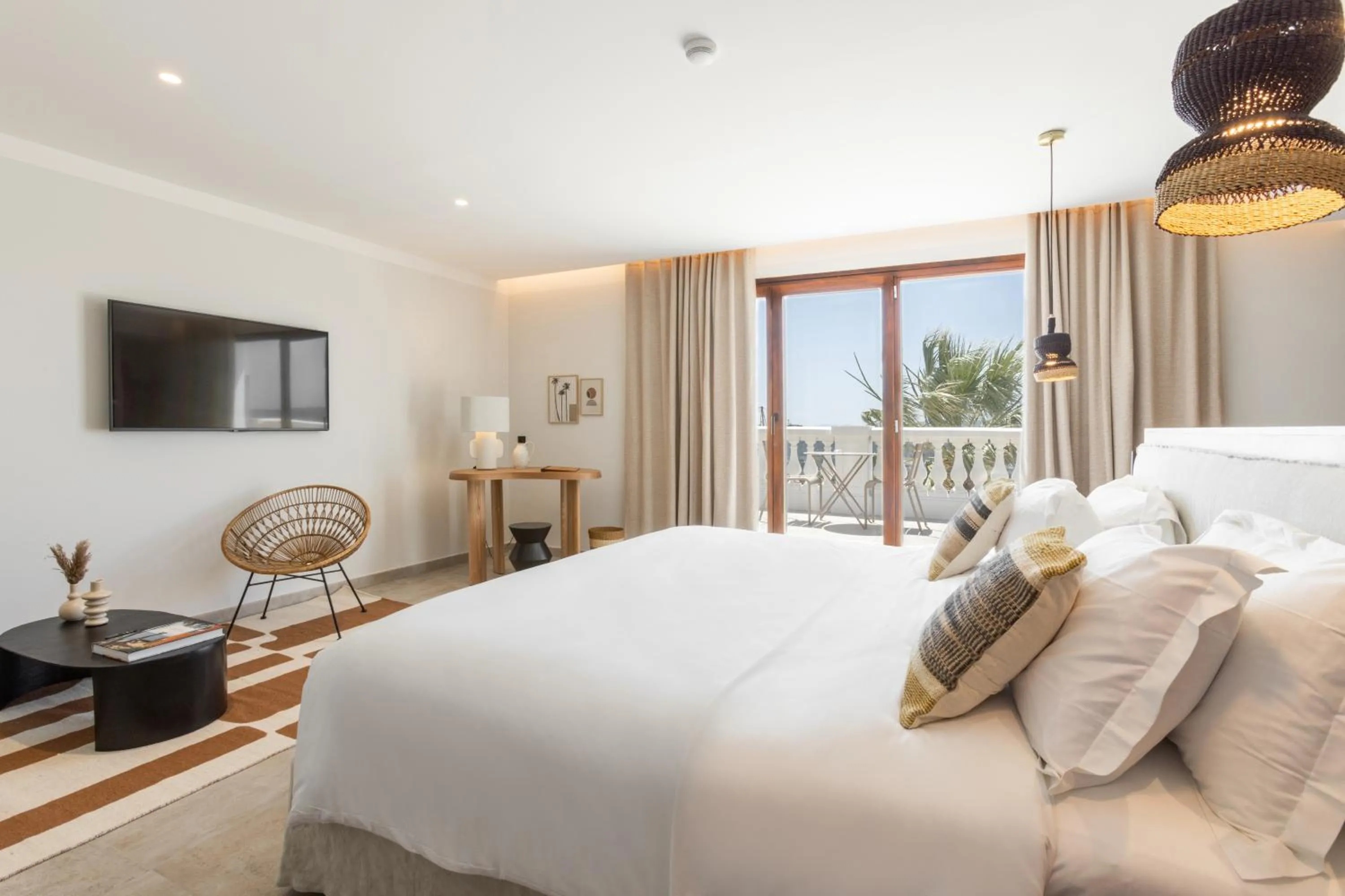Photo of the whole room, Bed in Le Mirage