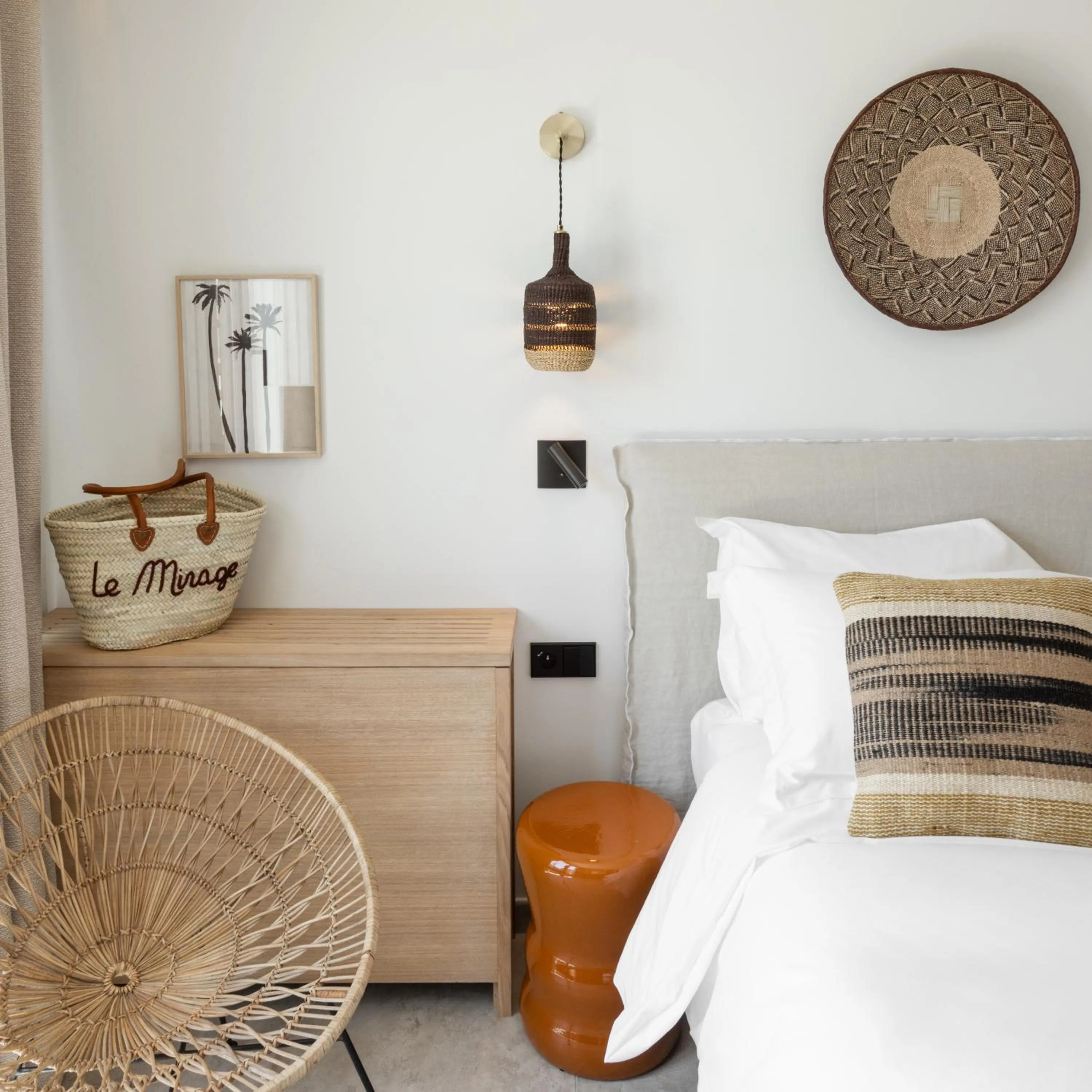 Seating area, Bed in Le Mirage