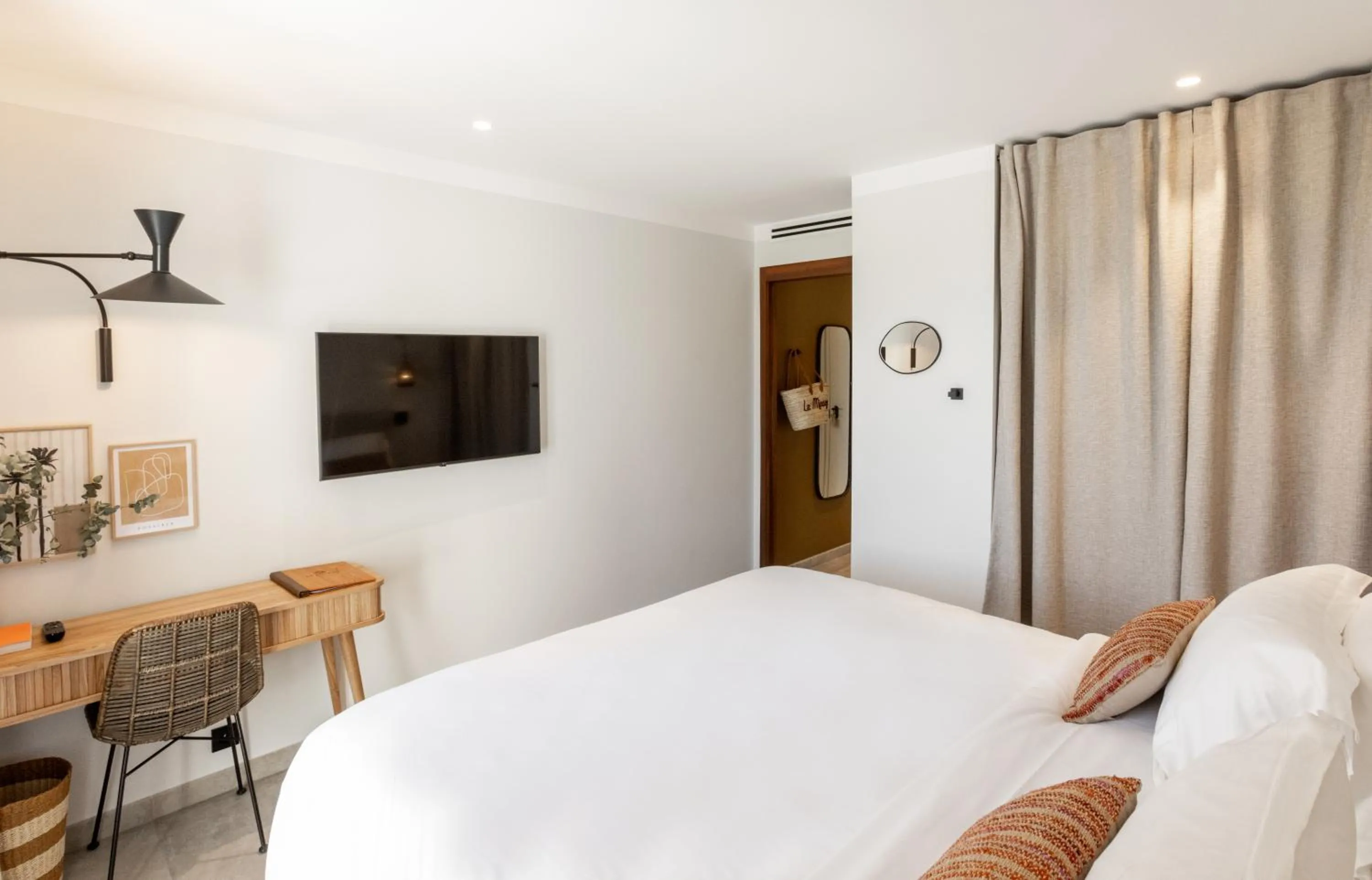 Bed in Le Mirage