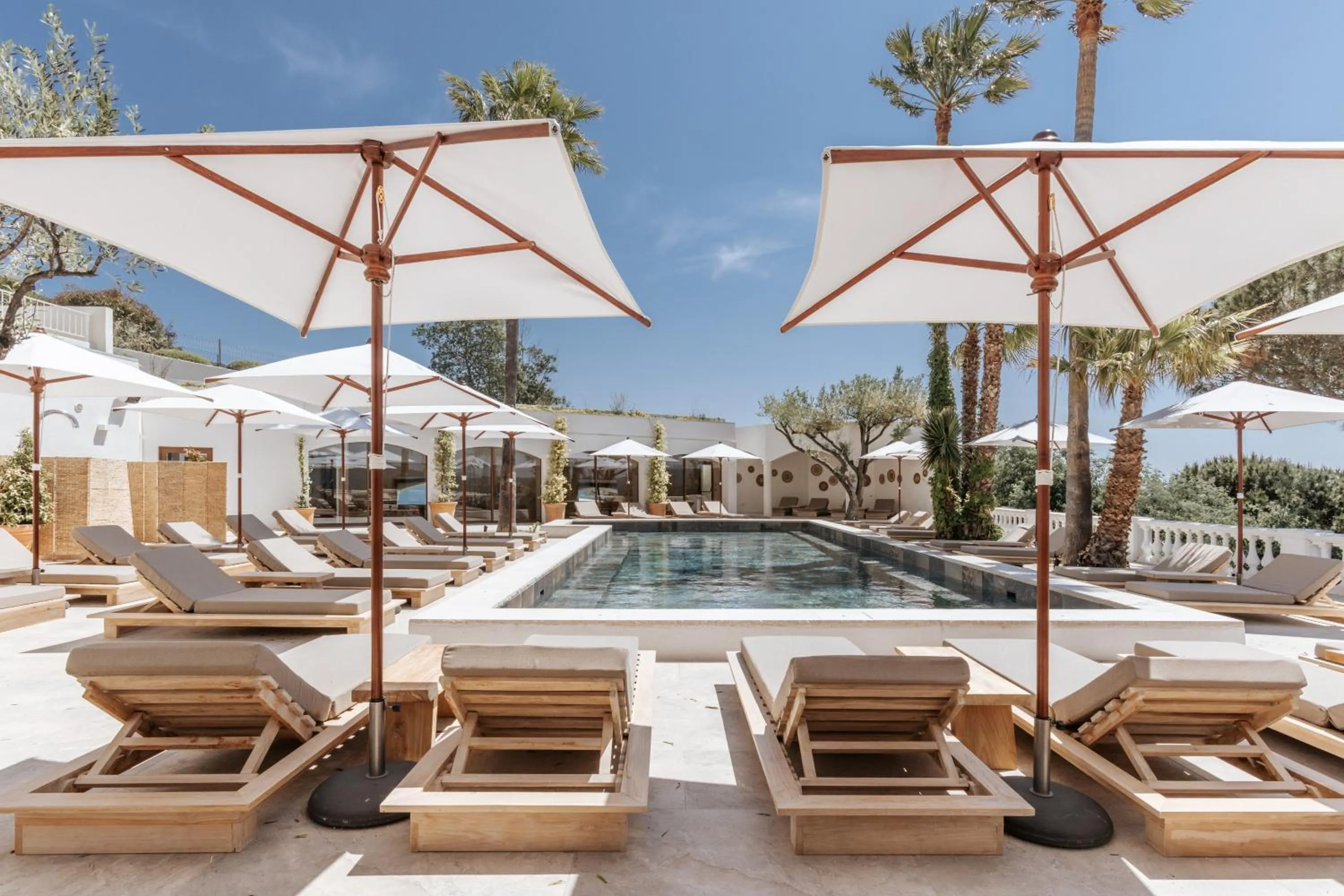 Swimming pool in Le Mirage