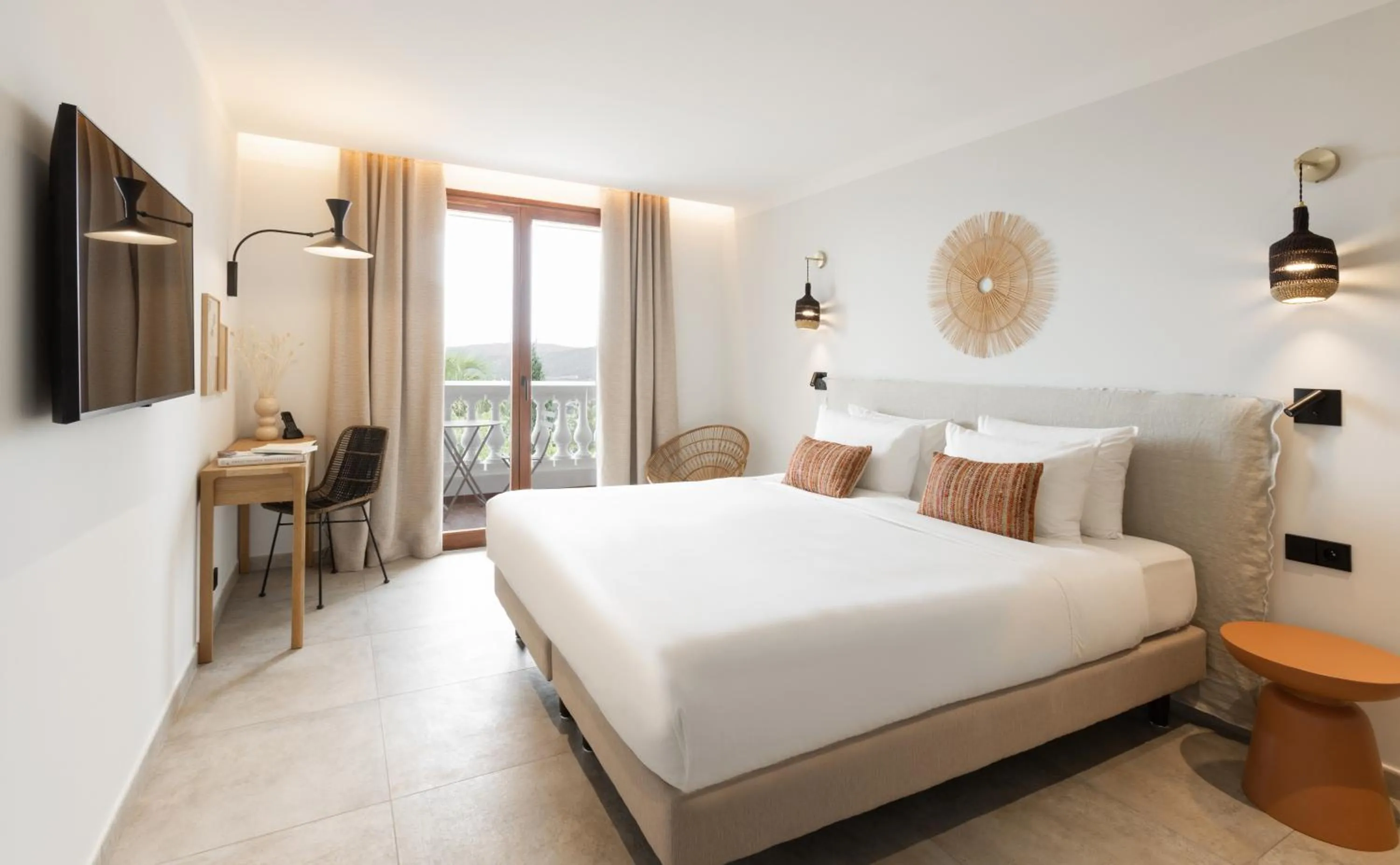 Photo of the whole room, Bed in Le Mirage
