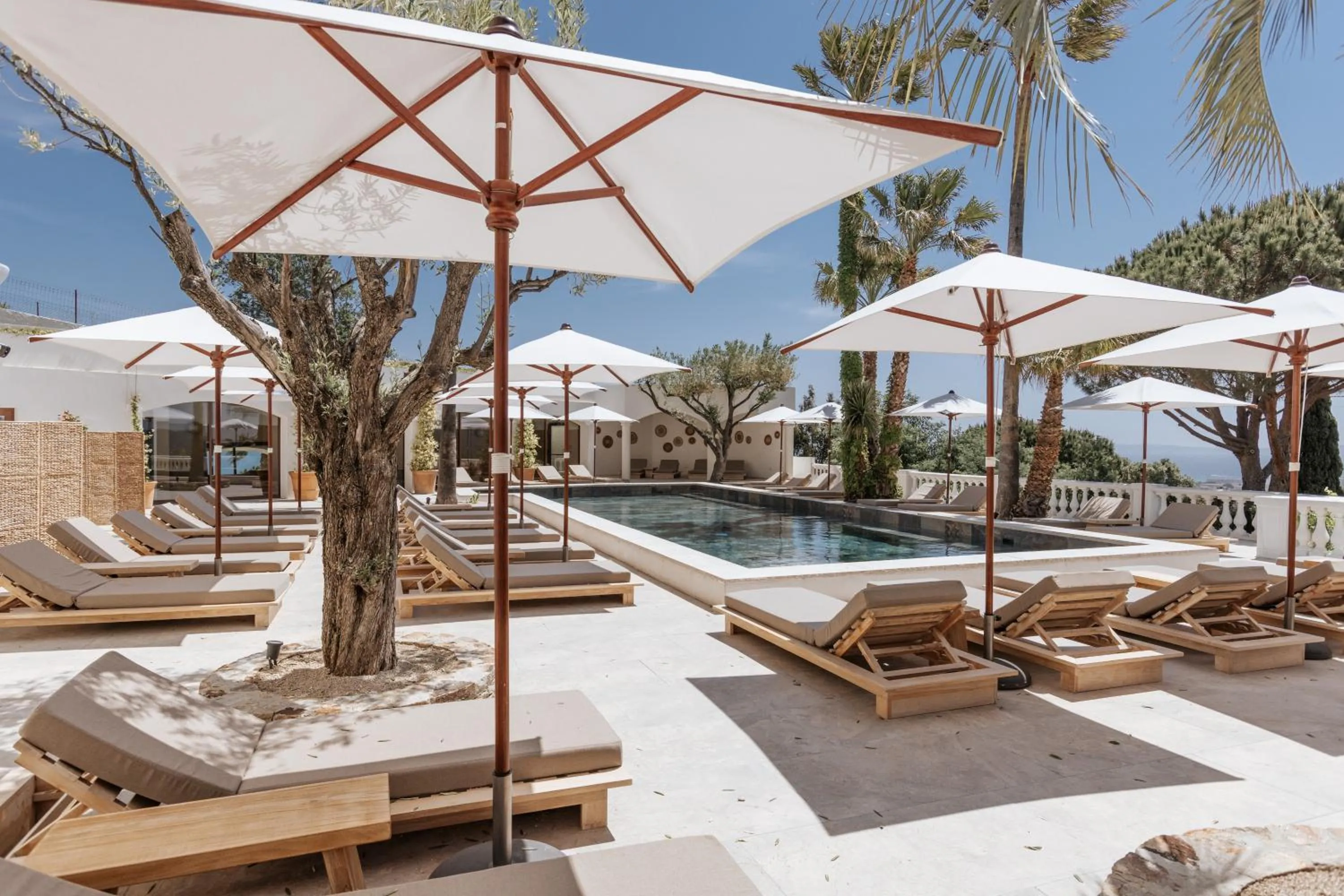 Swimming pool in Le Mirage