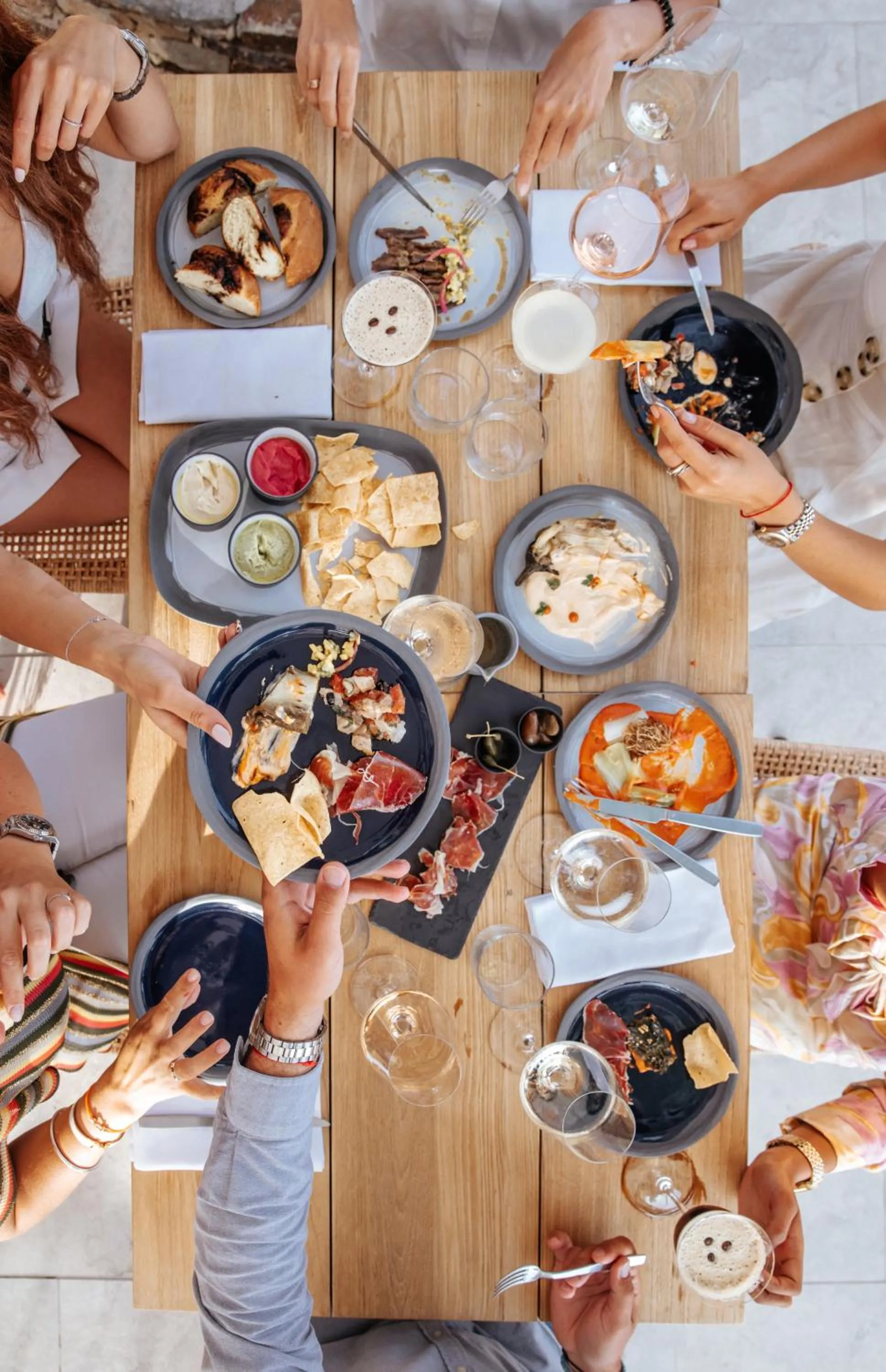 Restaurant/places to eat in Le Mirage