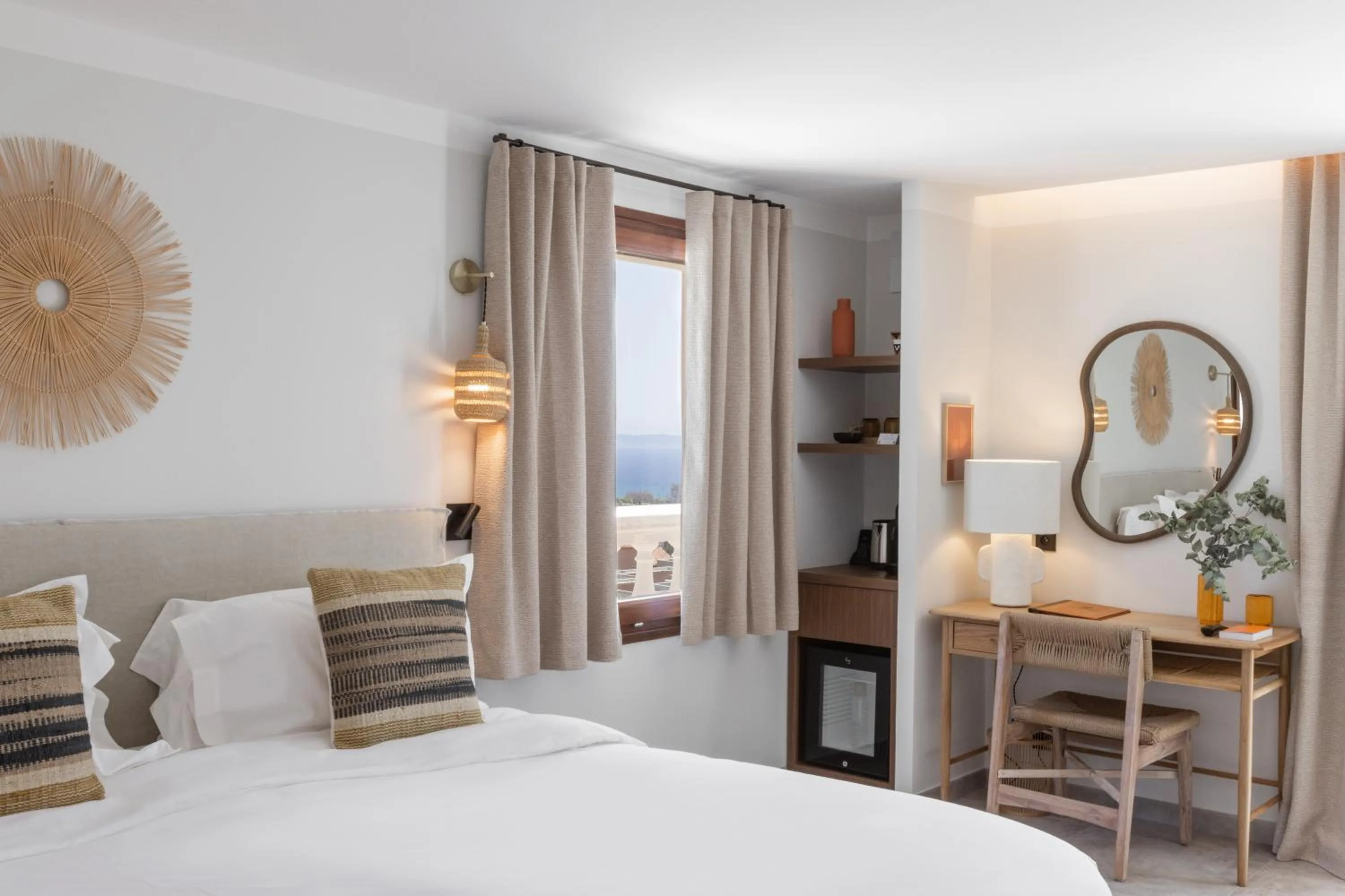 Photo of the whole room, Bed in Le Mirage