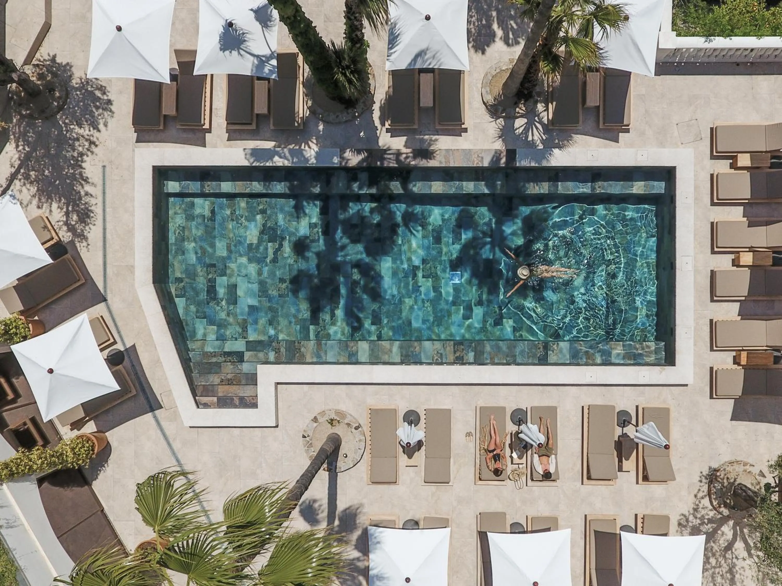 Swimming pool in Le Mirage
