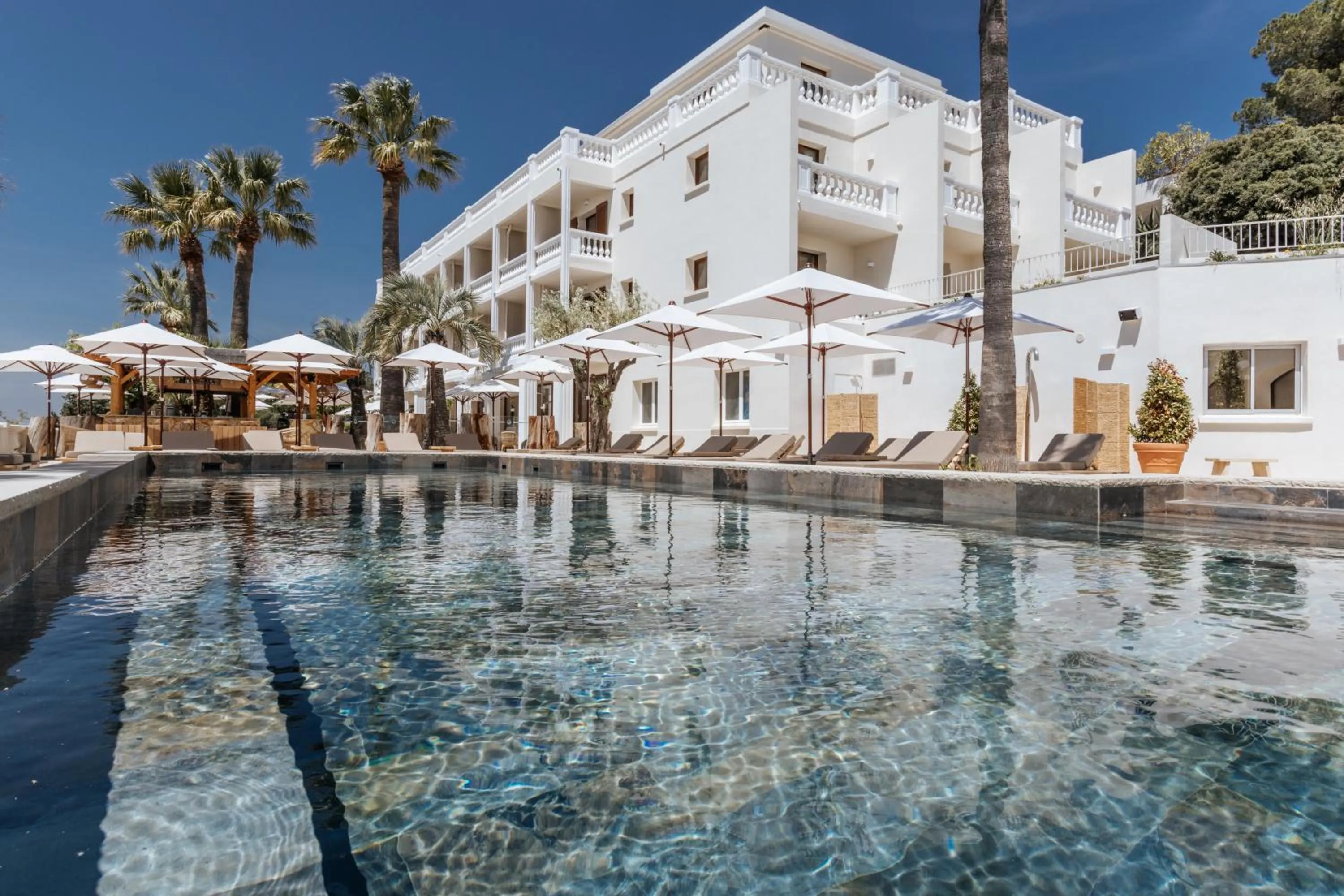 Property building in Le Mirage