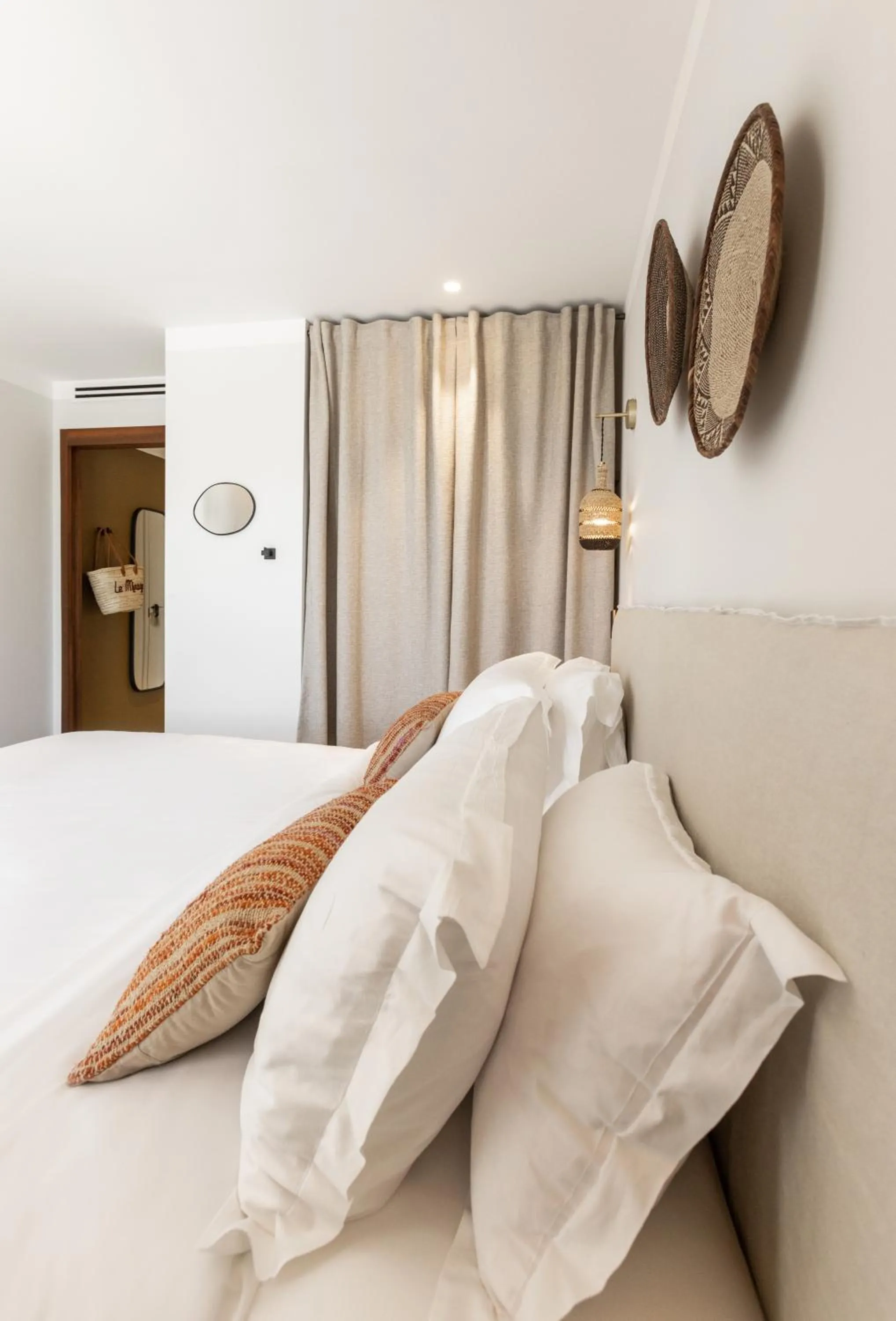 Bed in Le Mirage