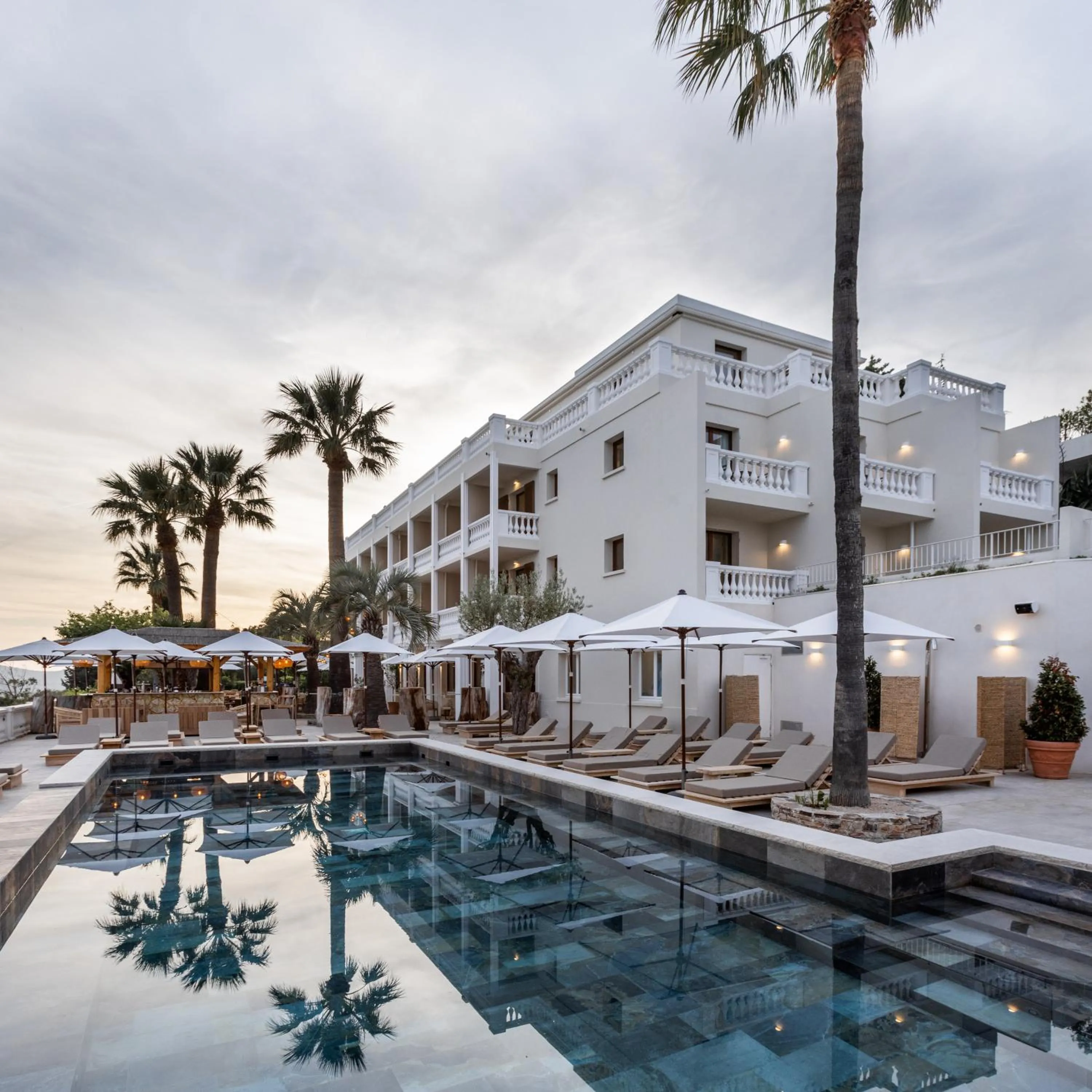 Property building in Le Mirage