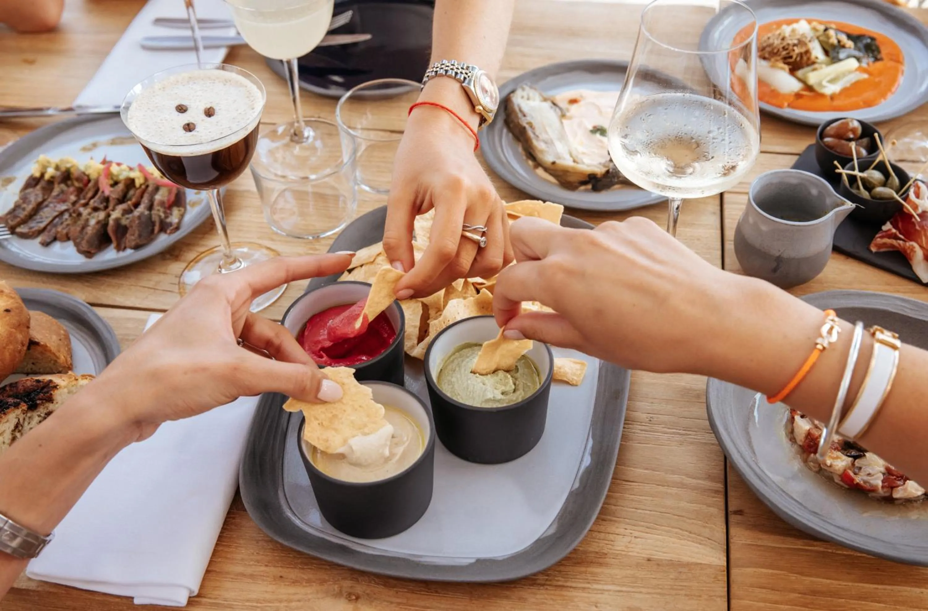 Restaurant/places to eat in Le Mirage