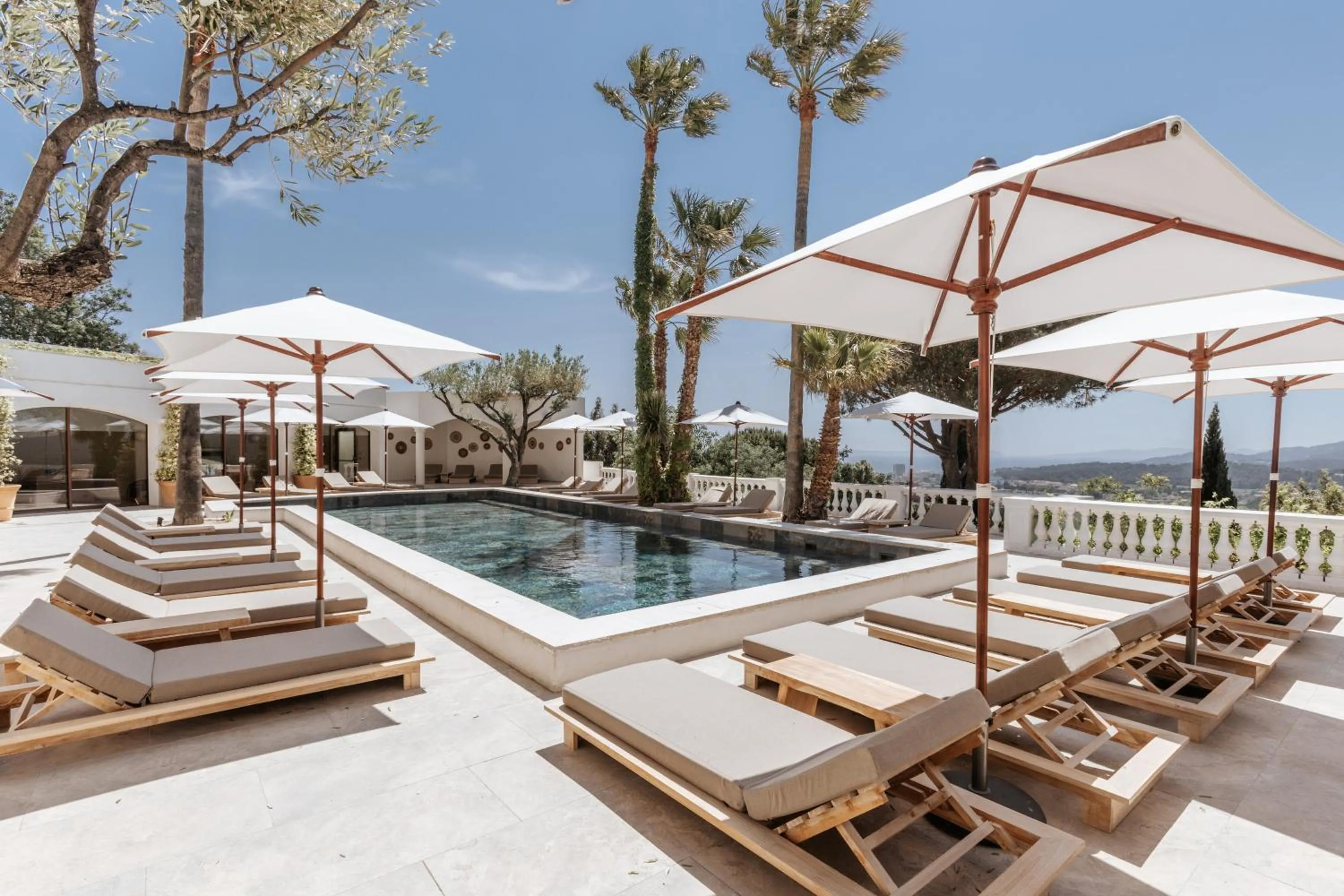 Swimming pool in Le Mirage