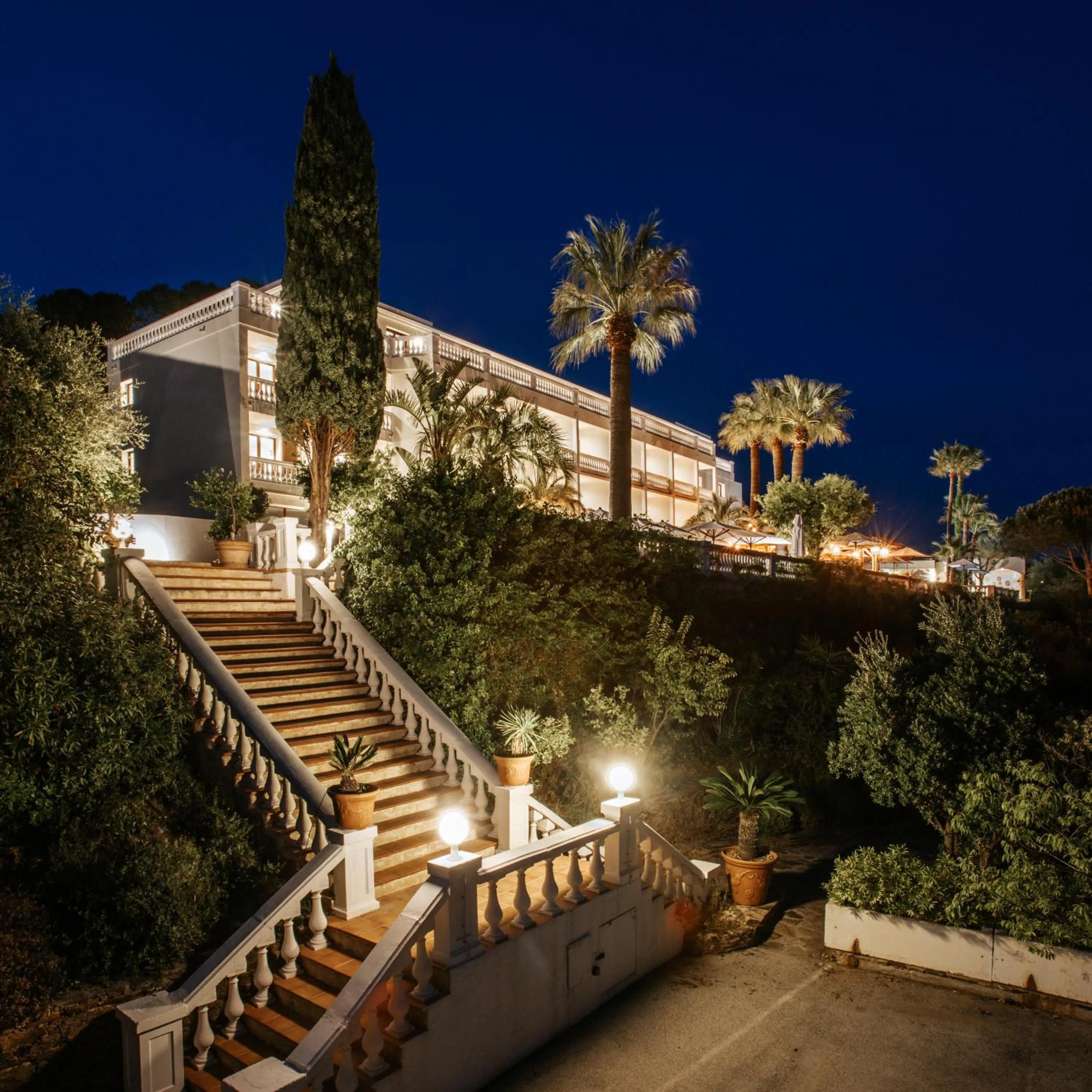 Property building in Le Mirage