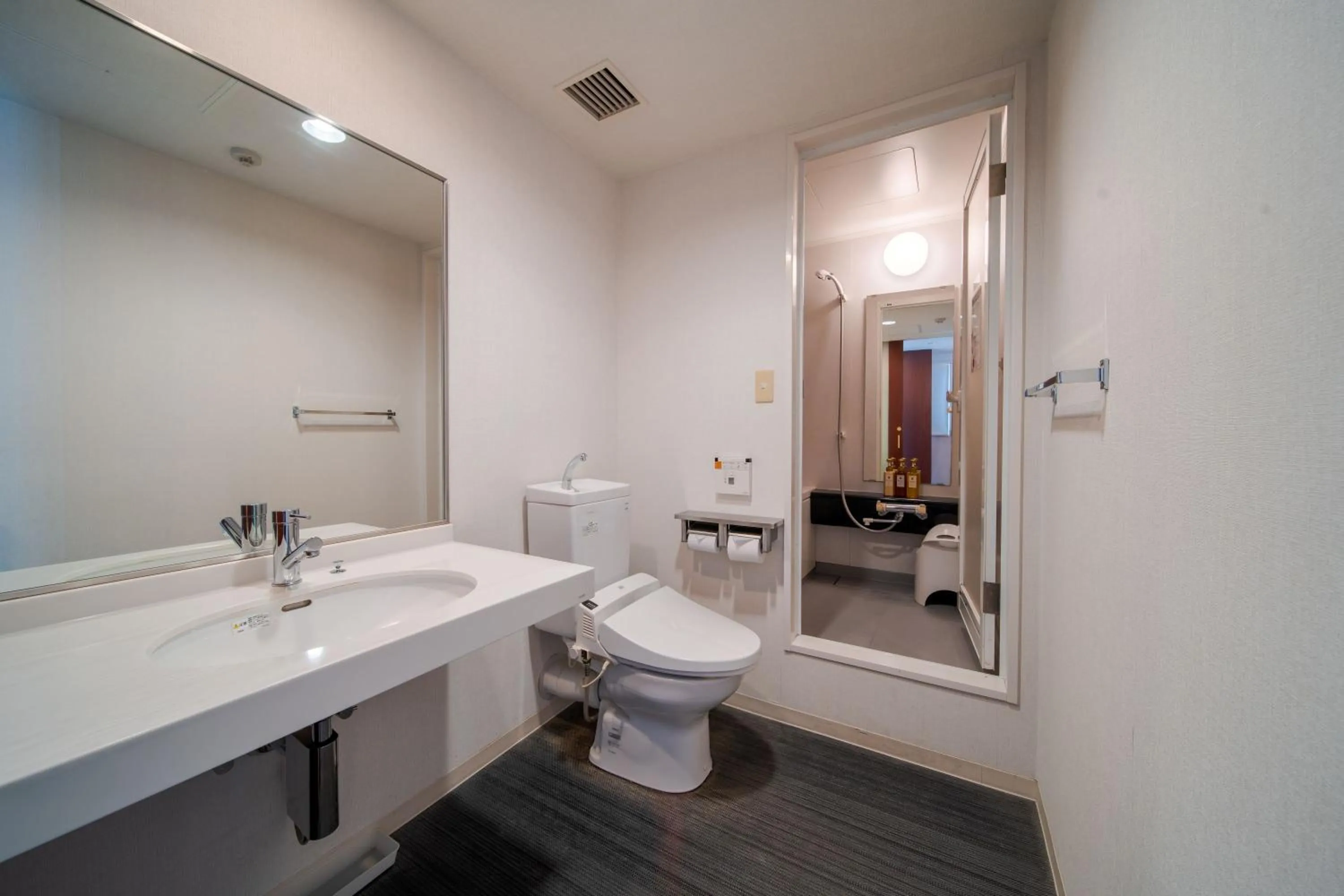 Toilet in Meitetsu Inn Nagoya Ekimae