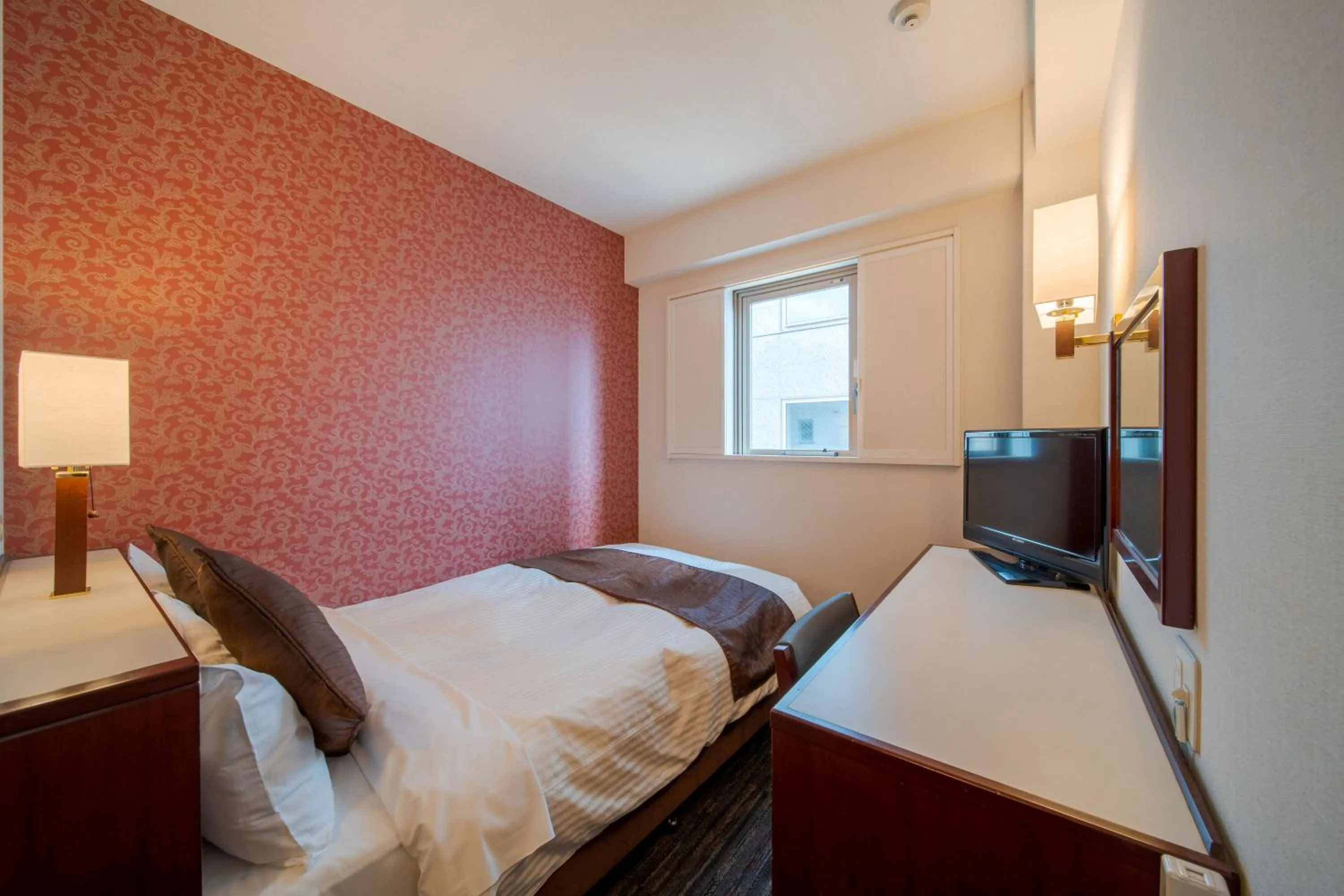 Bed in Meitetsu Inn Nagoya Ekimae