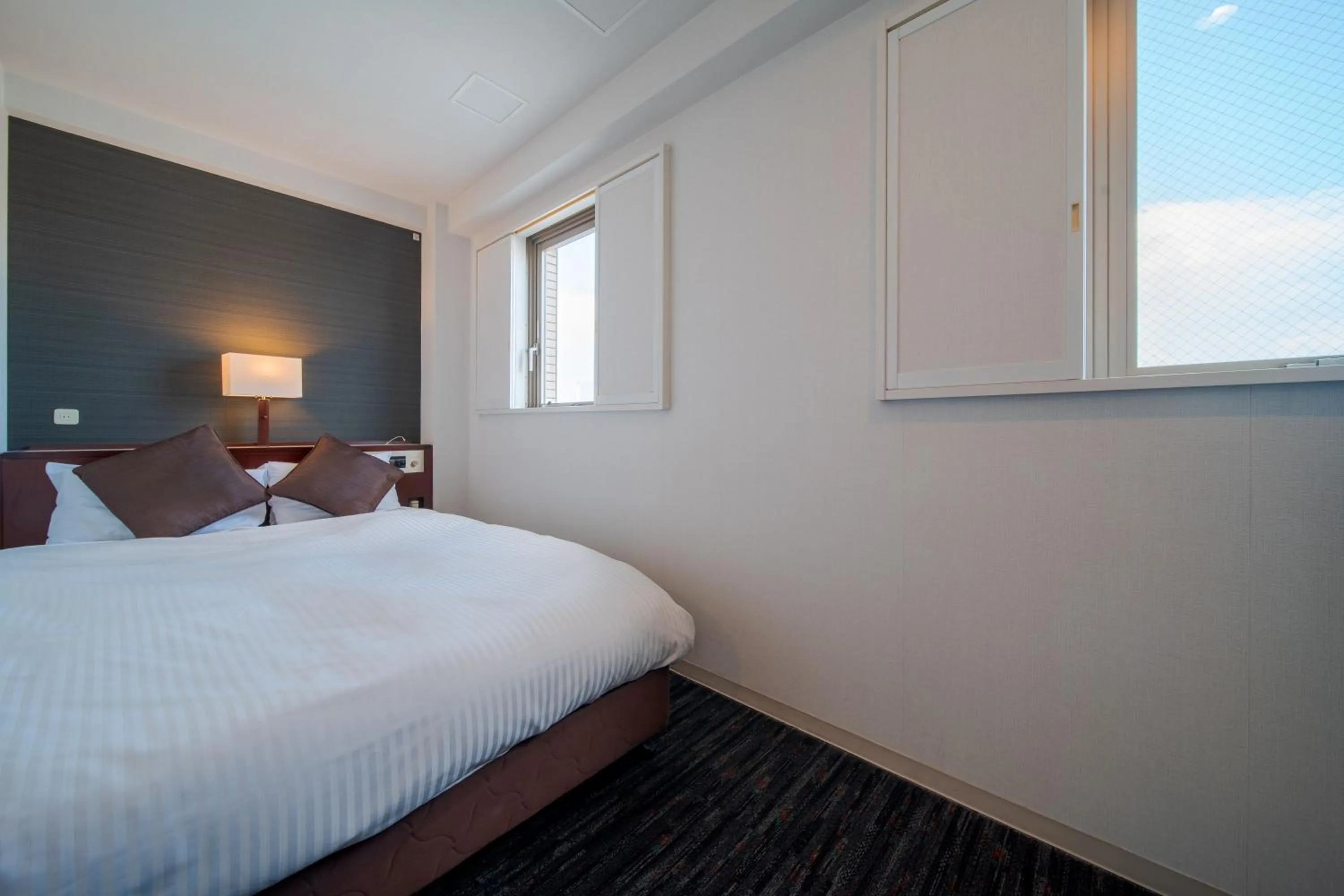 Bed in Meitetsu Inn Nagoya Ekimae