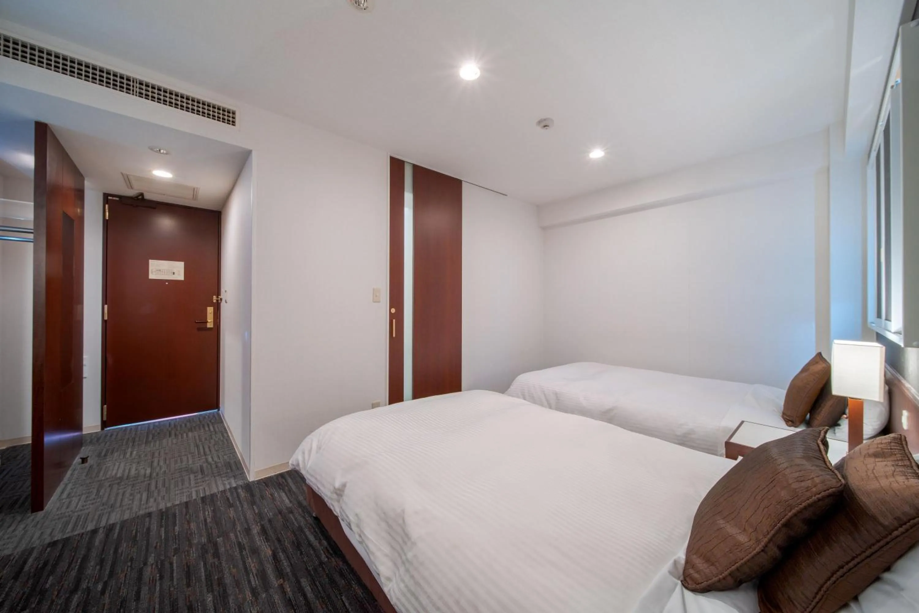 Bed in Meitetsu Inn Nagoya Ekimae