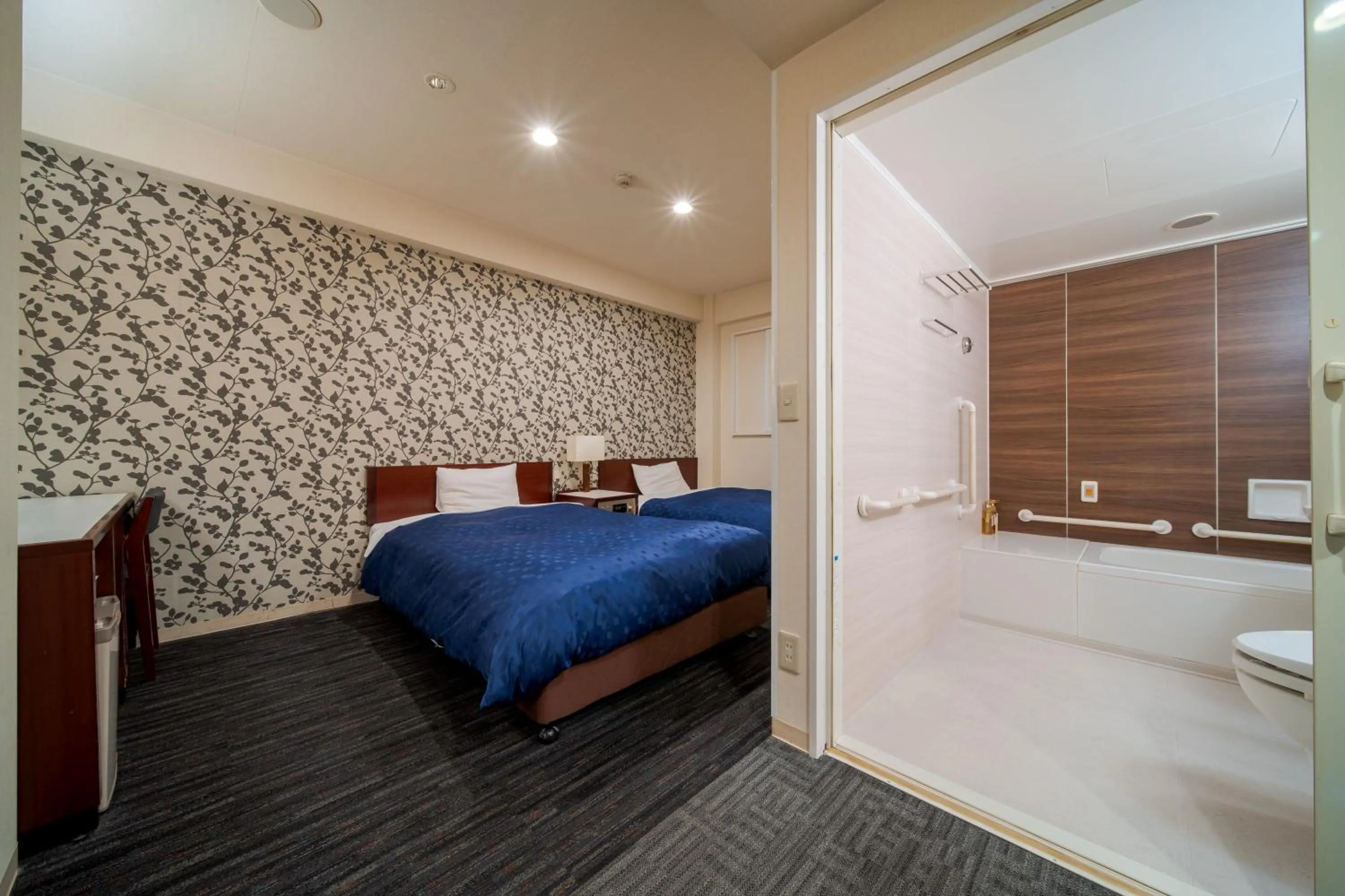 Bed in Meitetsu Inn Nagoya Ekimae