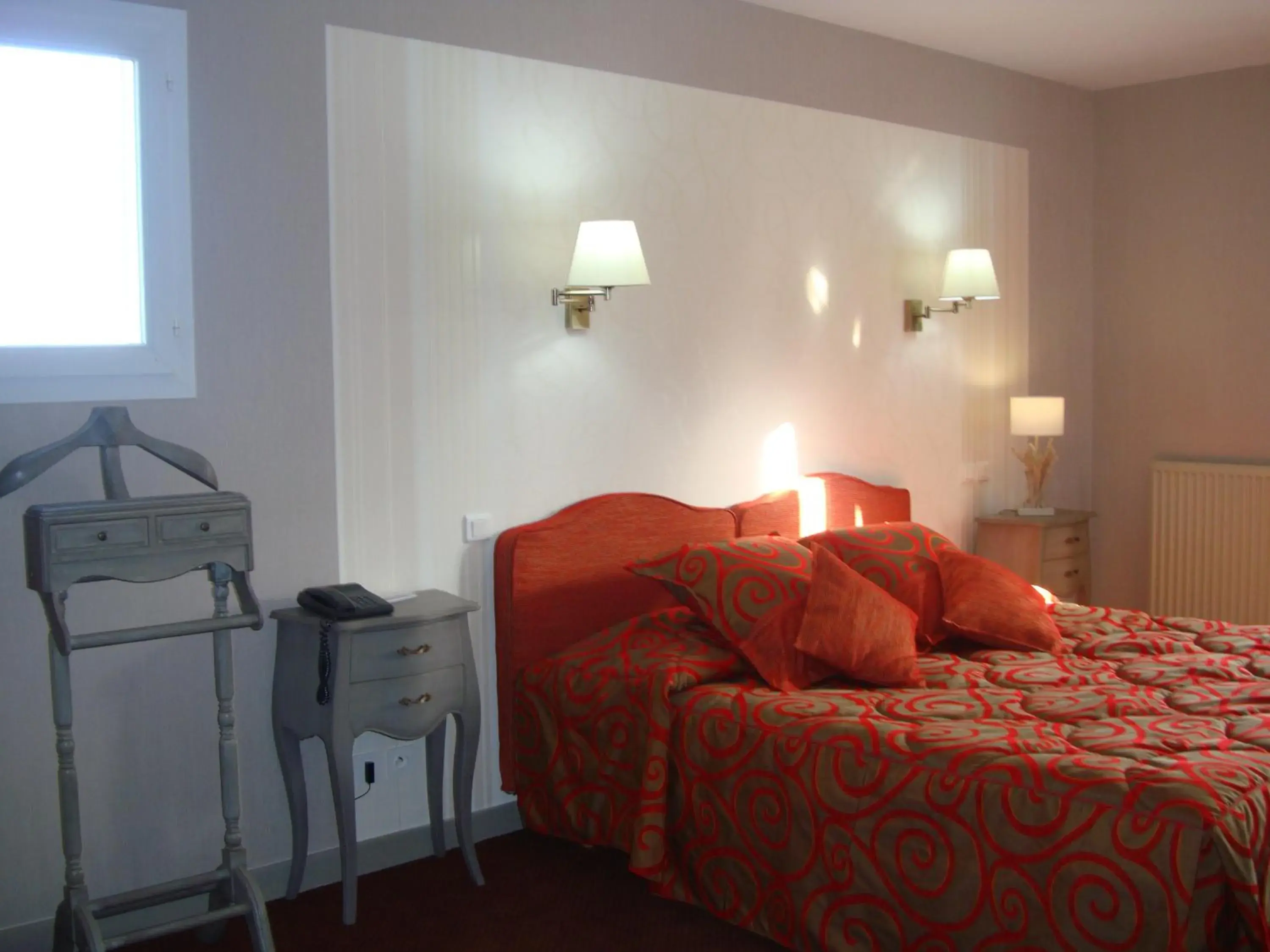 Twin Room in Logis Hôtel Restaurant Le Gue Du Holme Twin Room in Logis Hôtel Restaurant Le Gue Du Holme