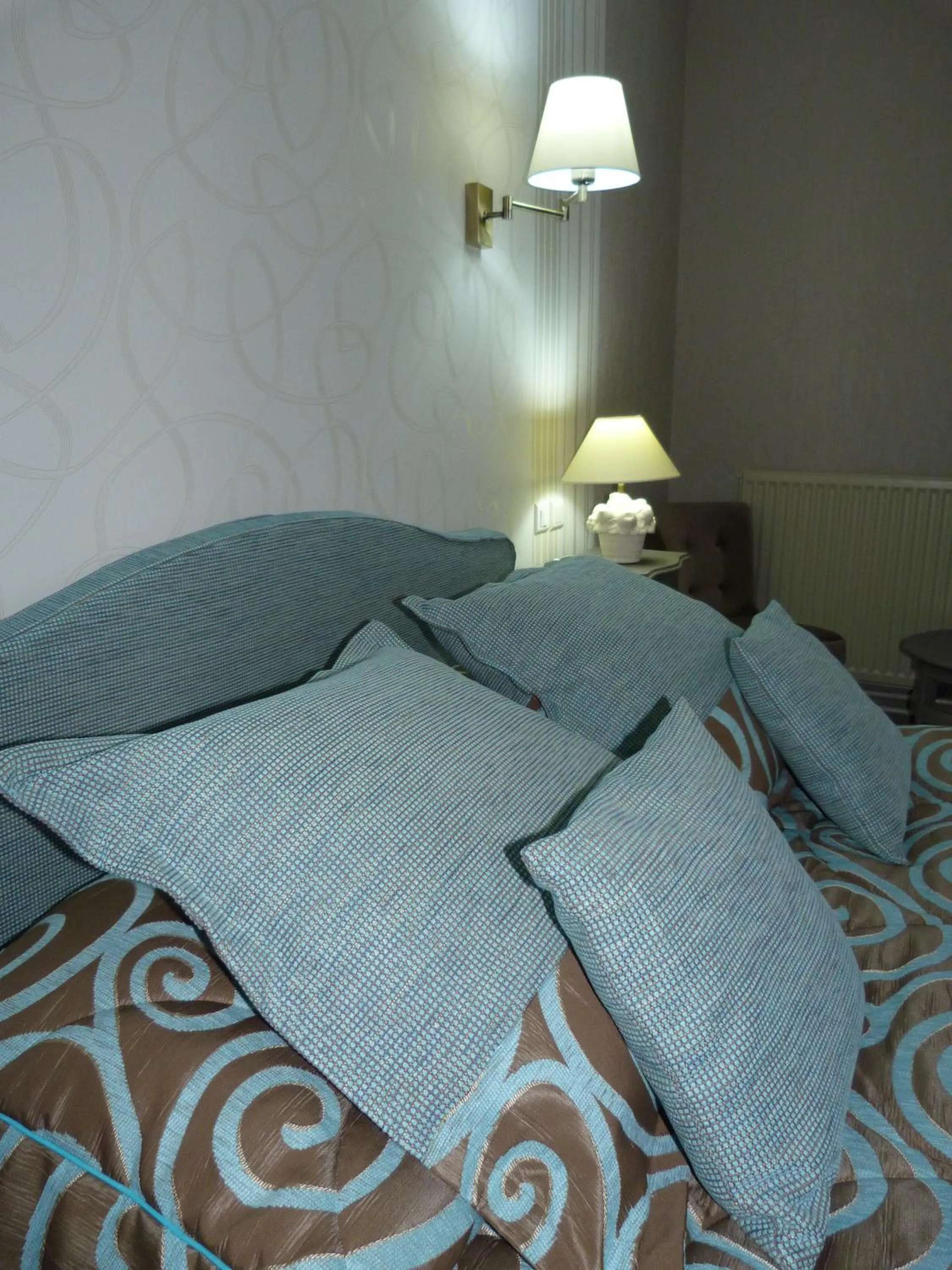 Photo of the whole room, Bed in Logis Hôtel Restaurant Le Gue Du Holme