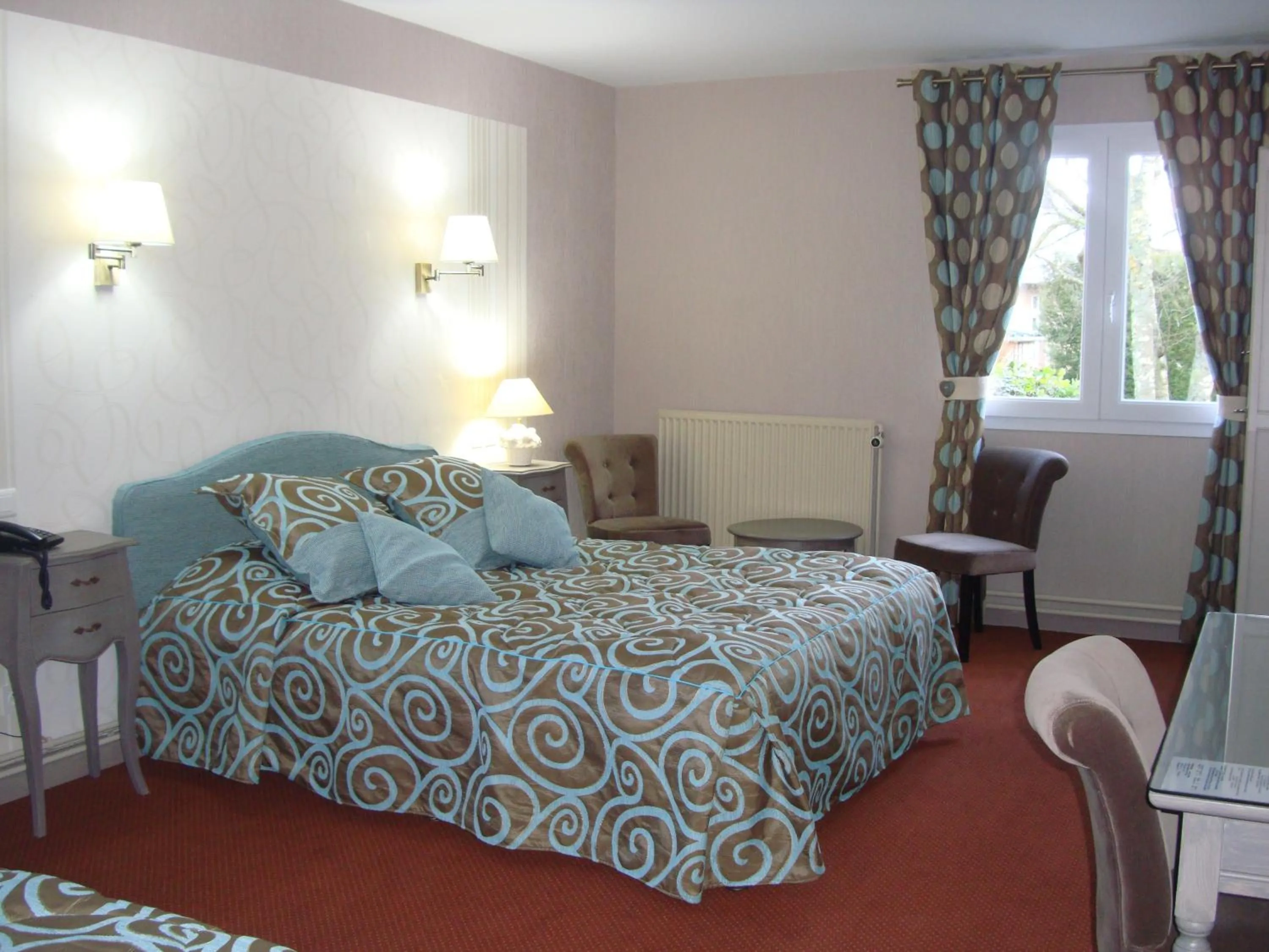 Decorative detail, Bed in Logis Hôtel Restaurant Le Gue Du Holme