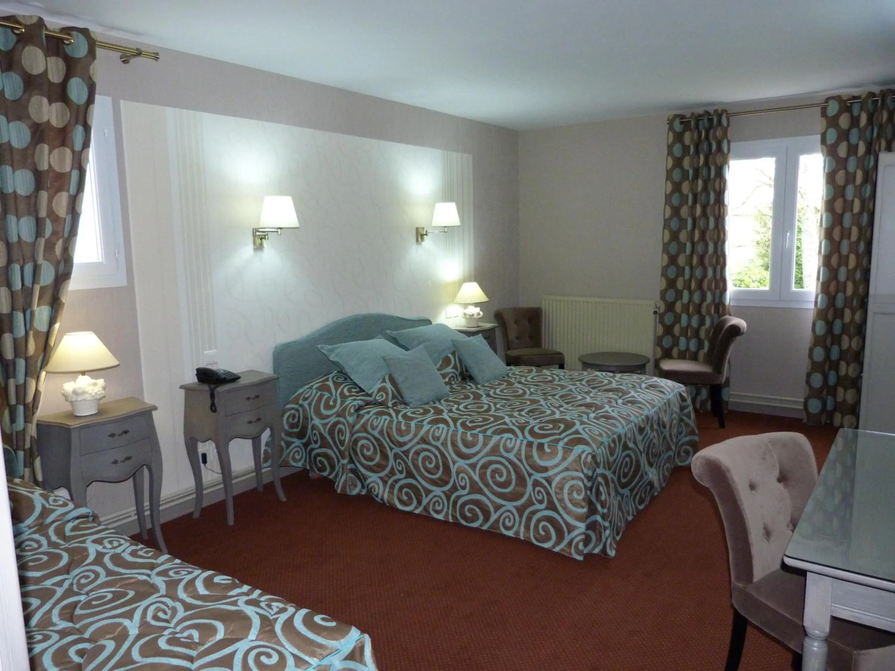 Photo of the whole room, Bed in Logis Hôtel Restaurant Le Gue Du Holme