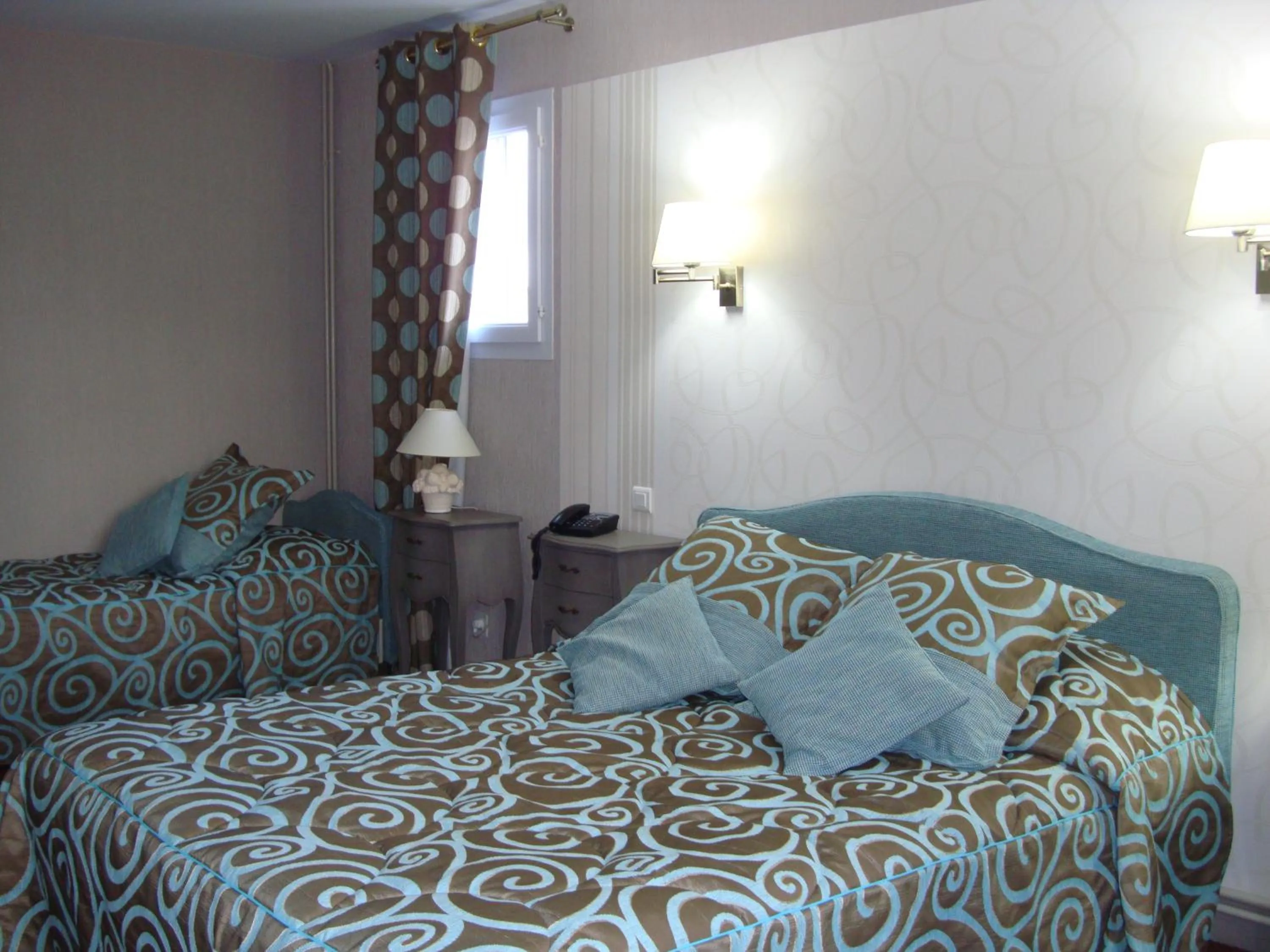 Bedroom, Bed in Logis Hôtel Restaurant Le Gue Du Holme