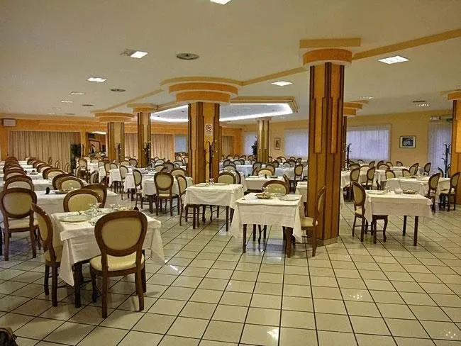 Restaurant/places to eat in Hotel Acquario