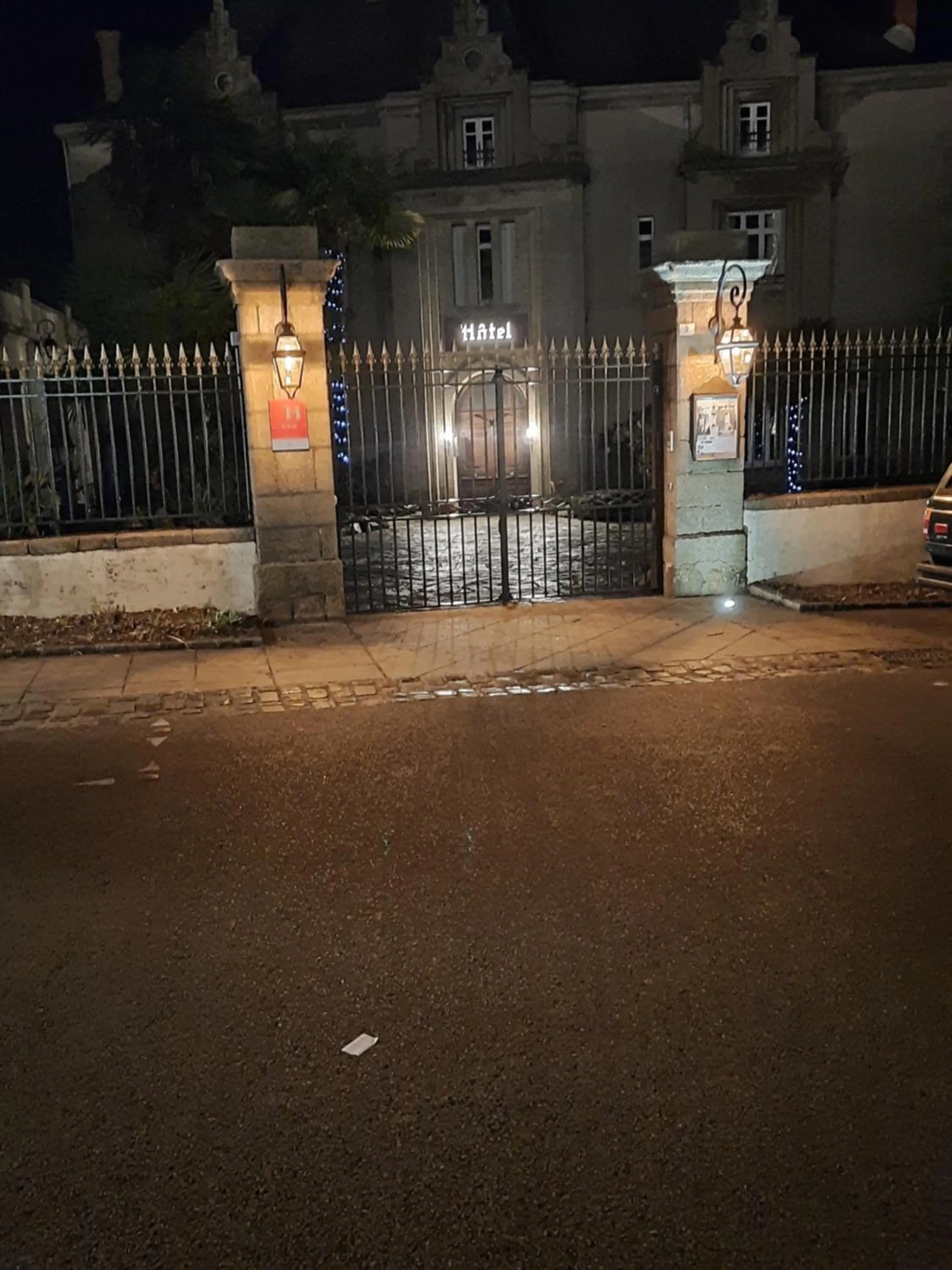 Facade/entrance in Hôtel De La Barbacane