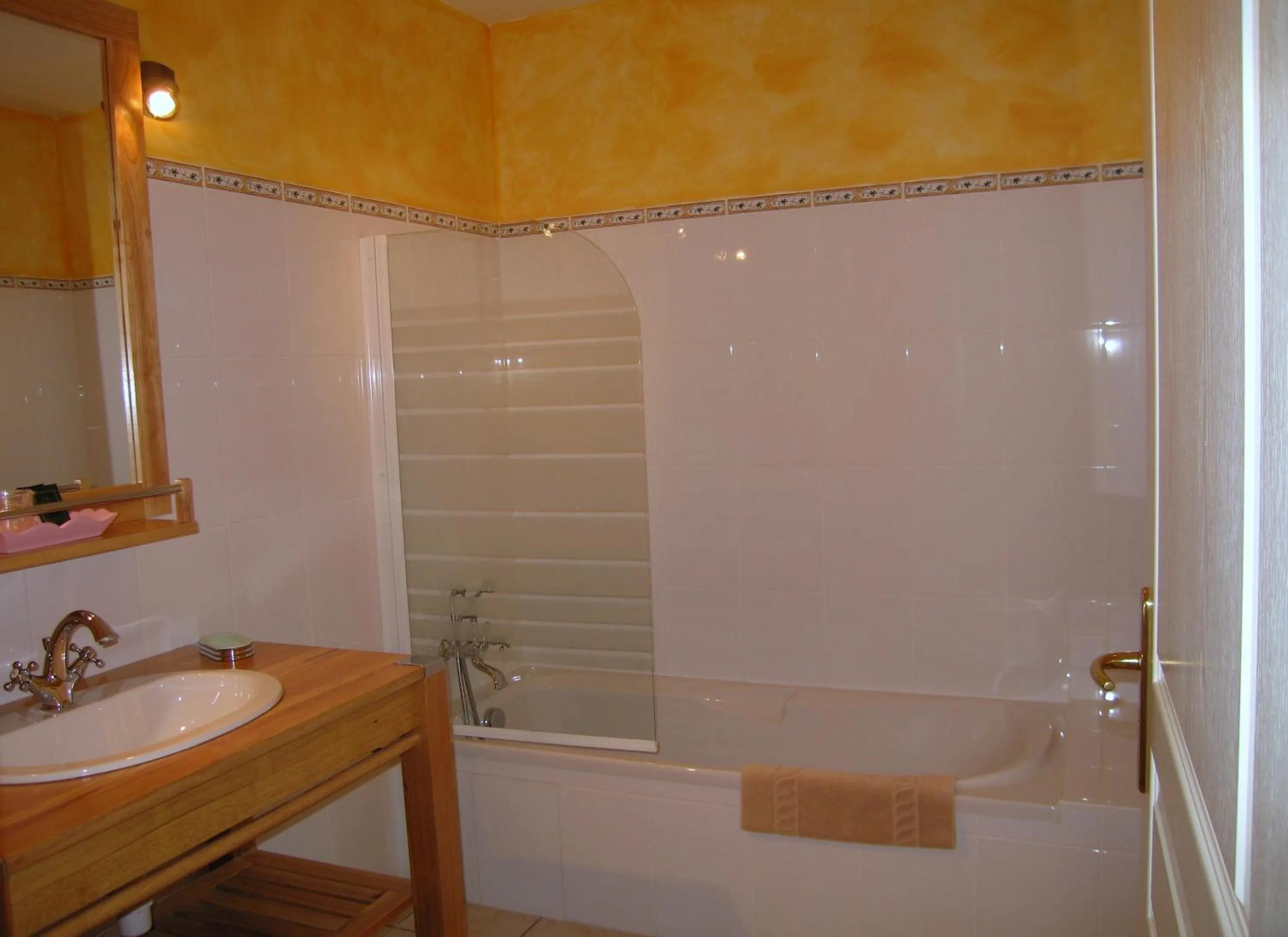 Bathroom in Hôtel De La Barbacane
