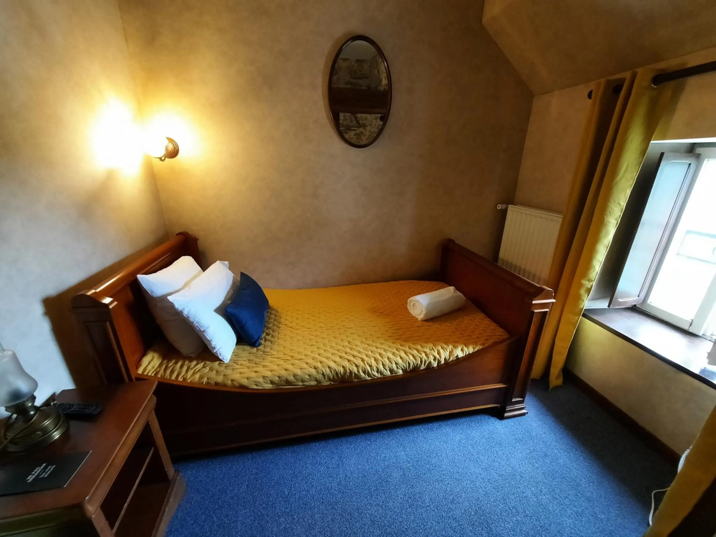 Photo of the whole room, Bed in Hôtel De La Barbacane