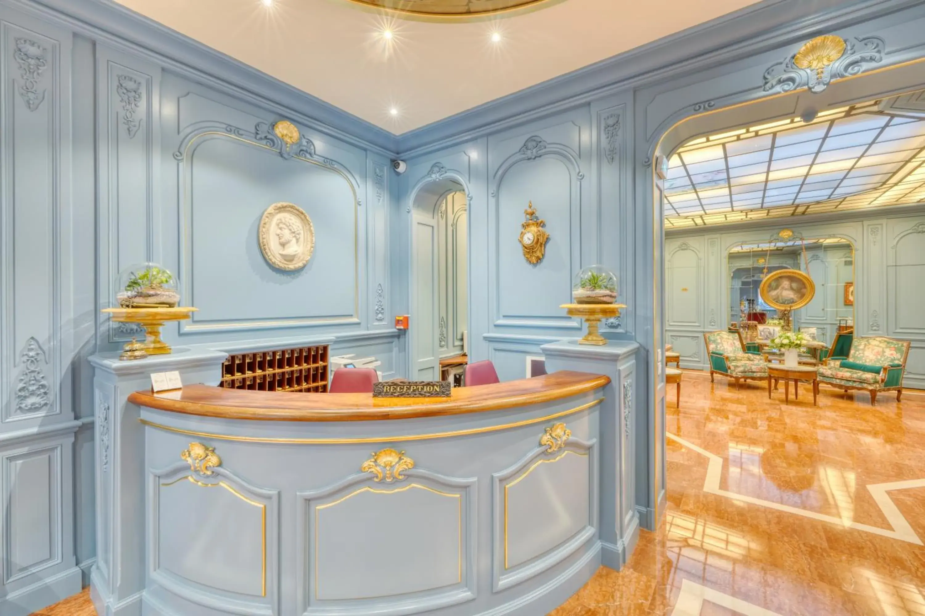 Lobby or reception in Belfast Lobby or reception in Belfast