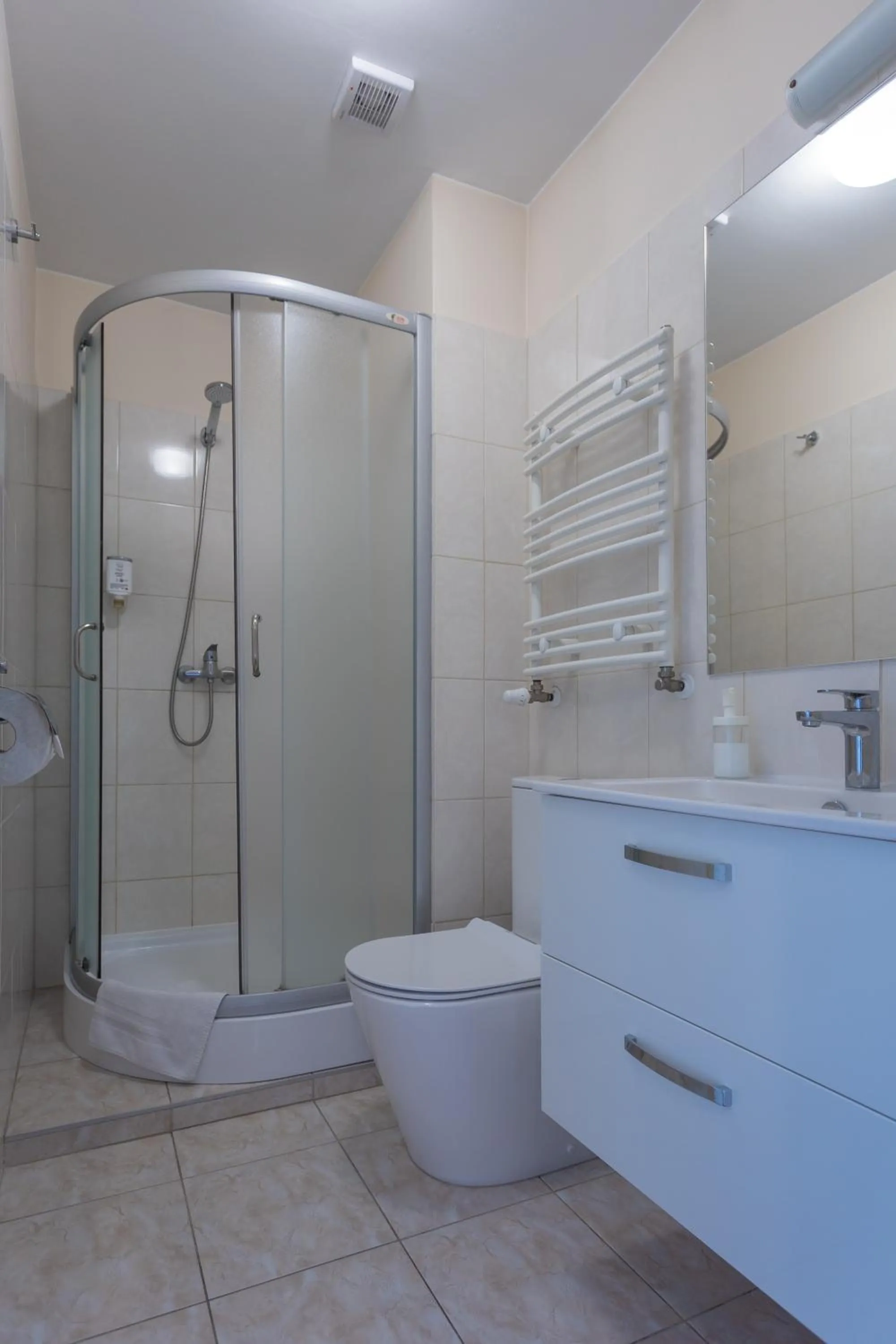 Toilet in Hotel Przystanek Torun