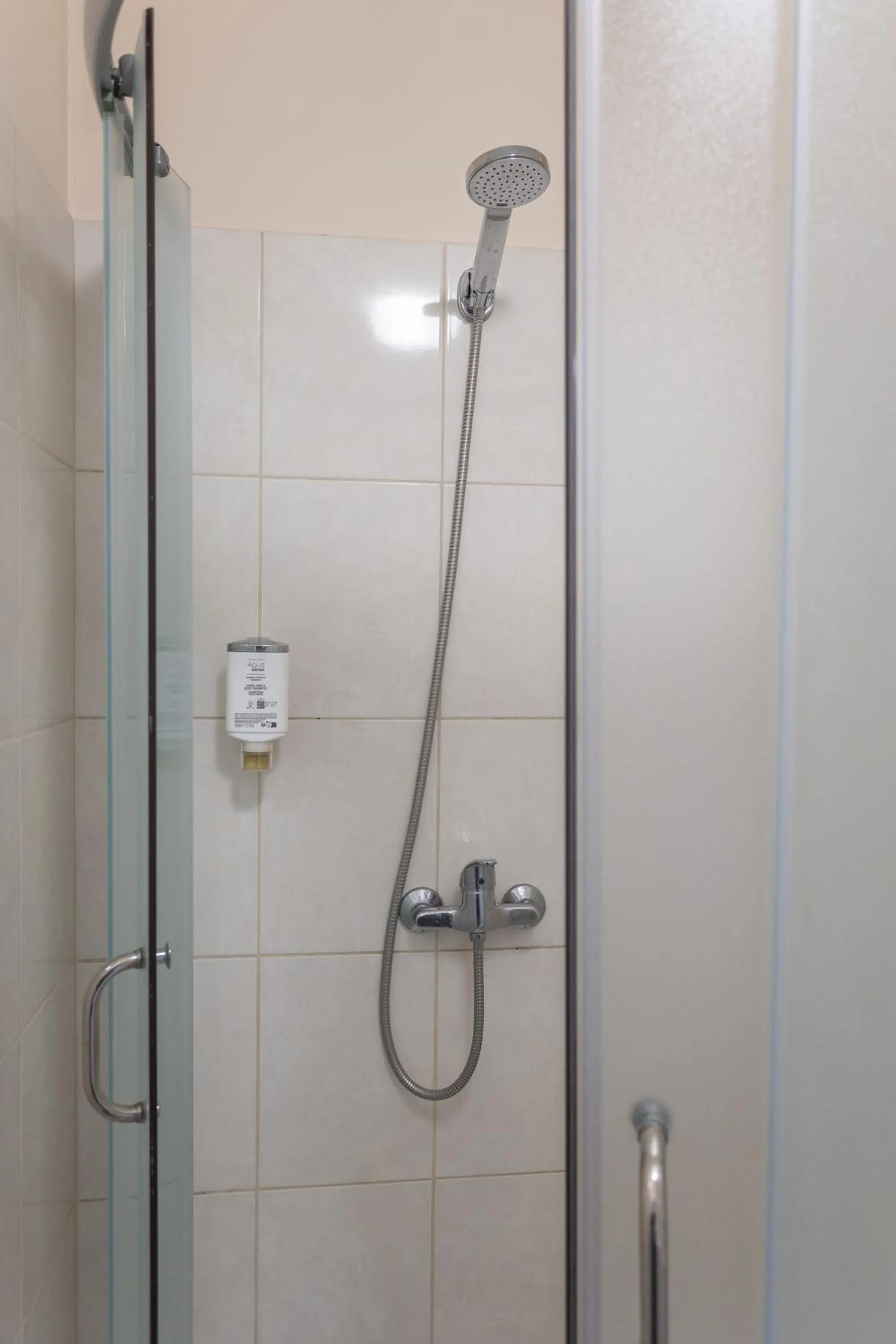 Shower in Hotel Przystanek Torun