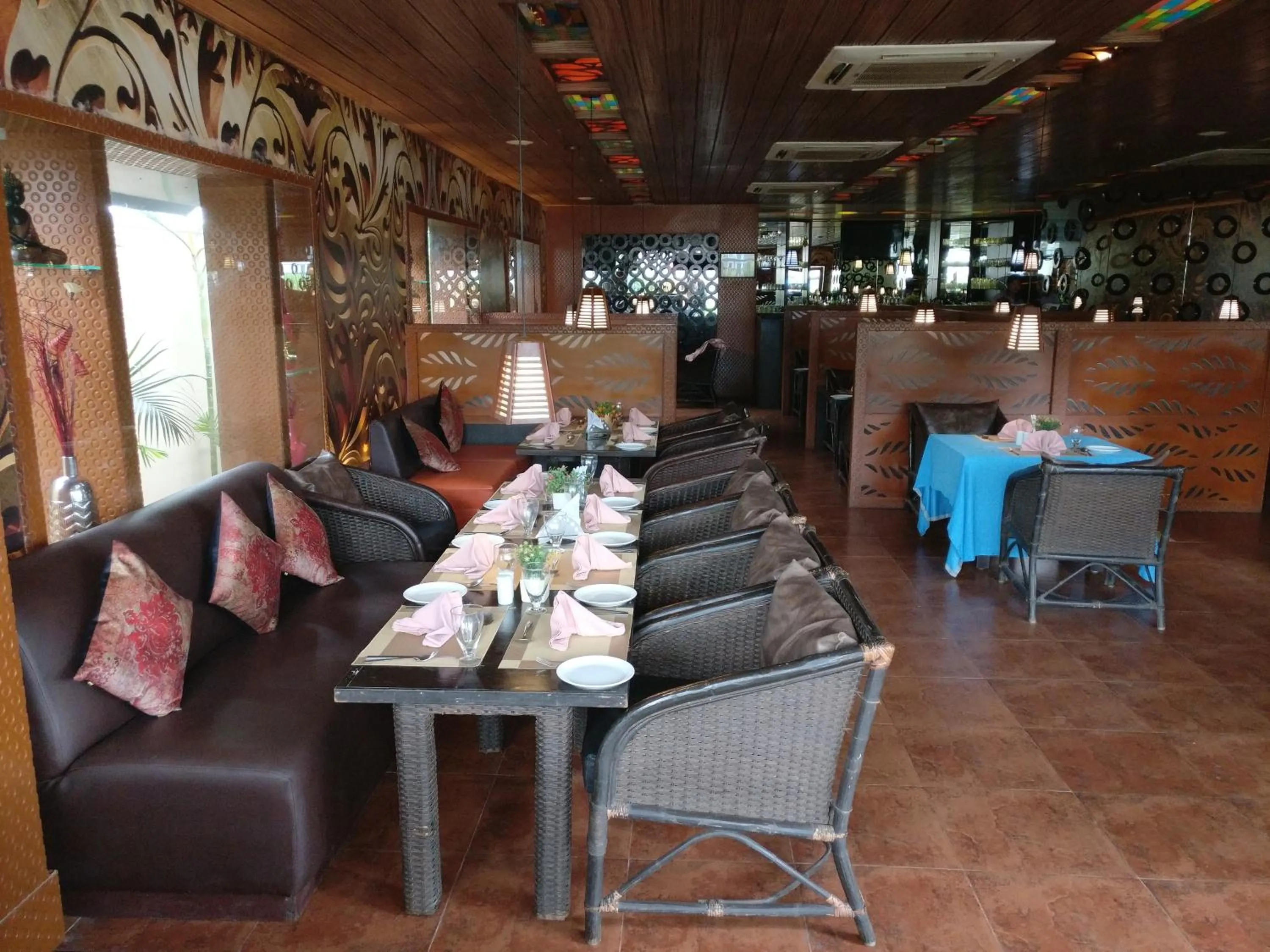 Restaurant/places to eat in Hotel Hampi International