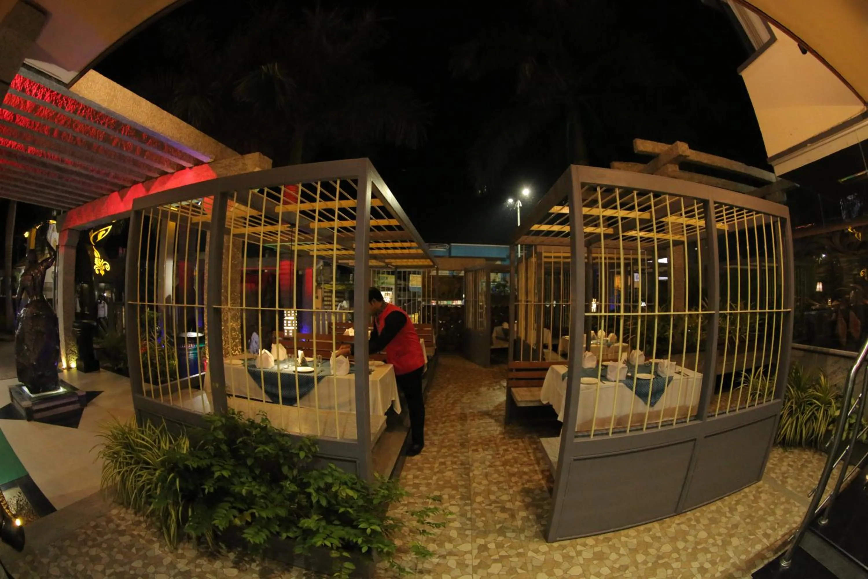 Garden in Hotel Hampi International