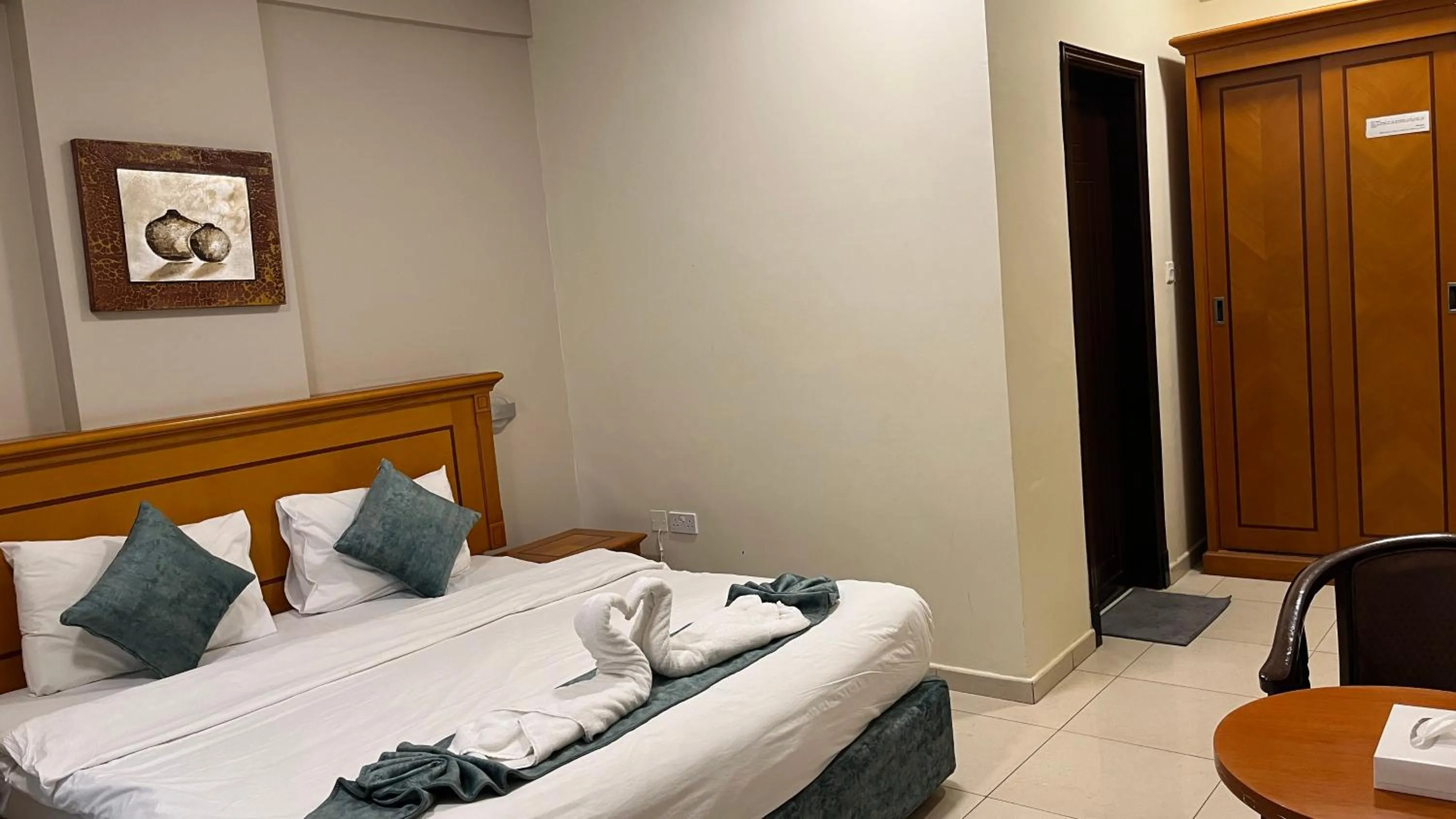 Bed in Al Murooj Hotel Apartments