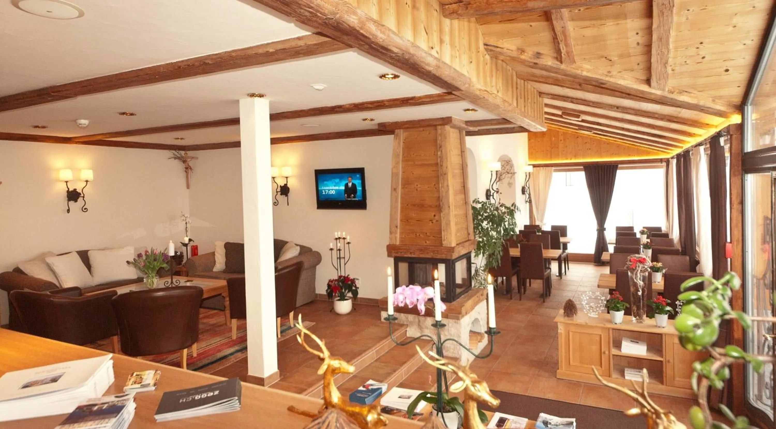 Lobby or reception in Waldpark Hotel Garni