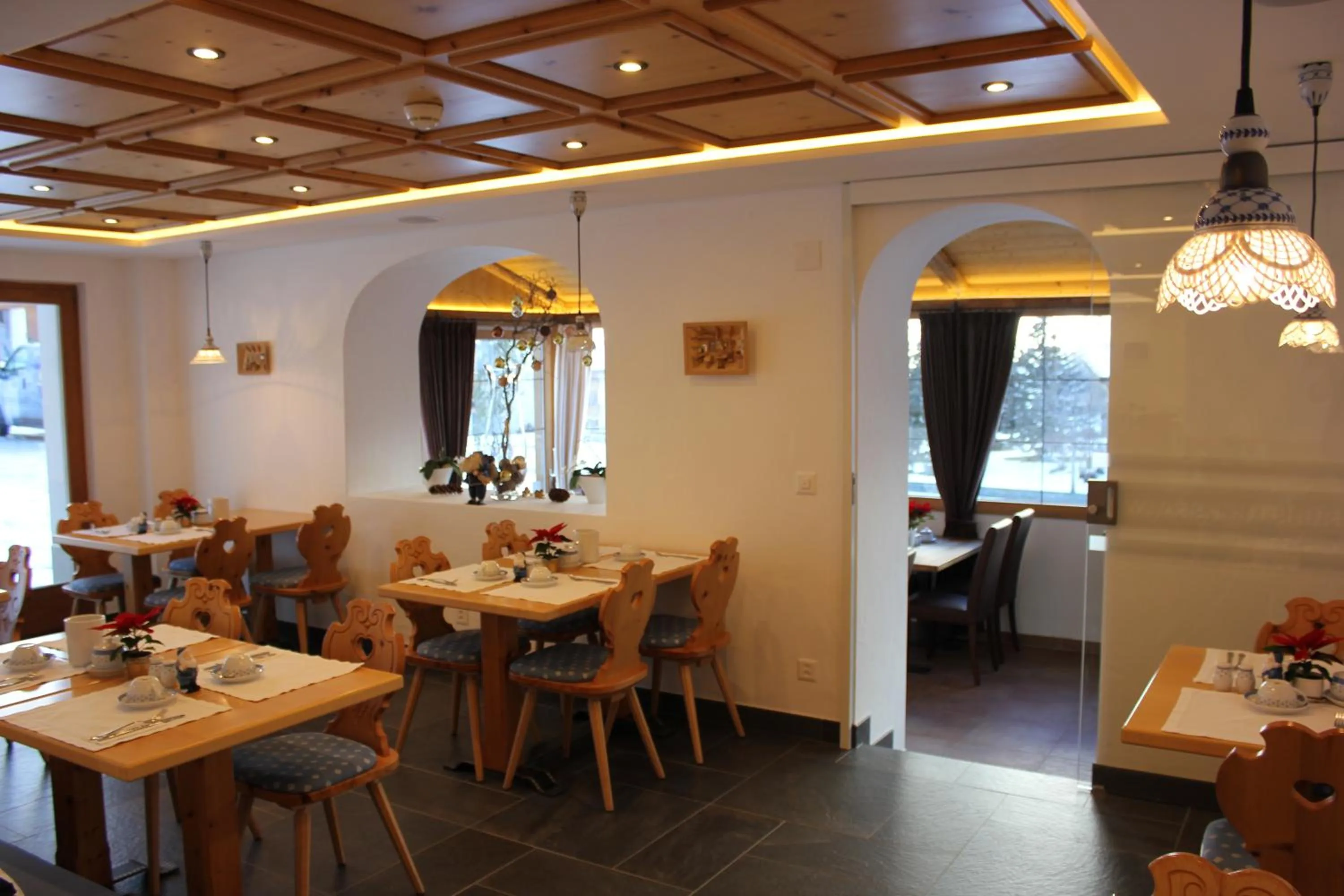 Restaurant/places to eat in Waldpark Hotel Garni