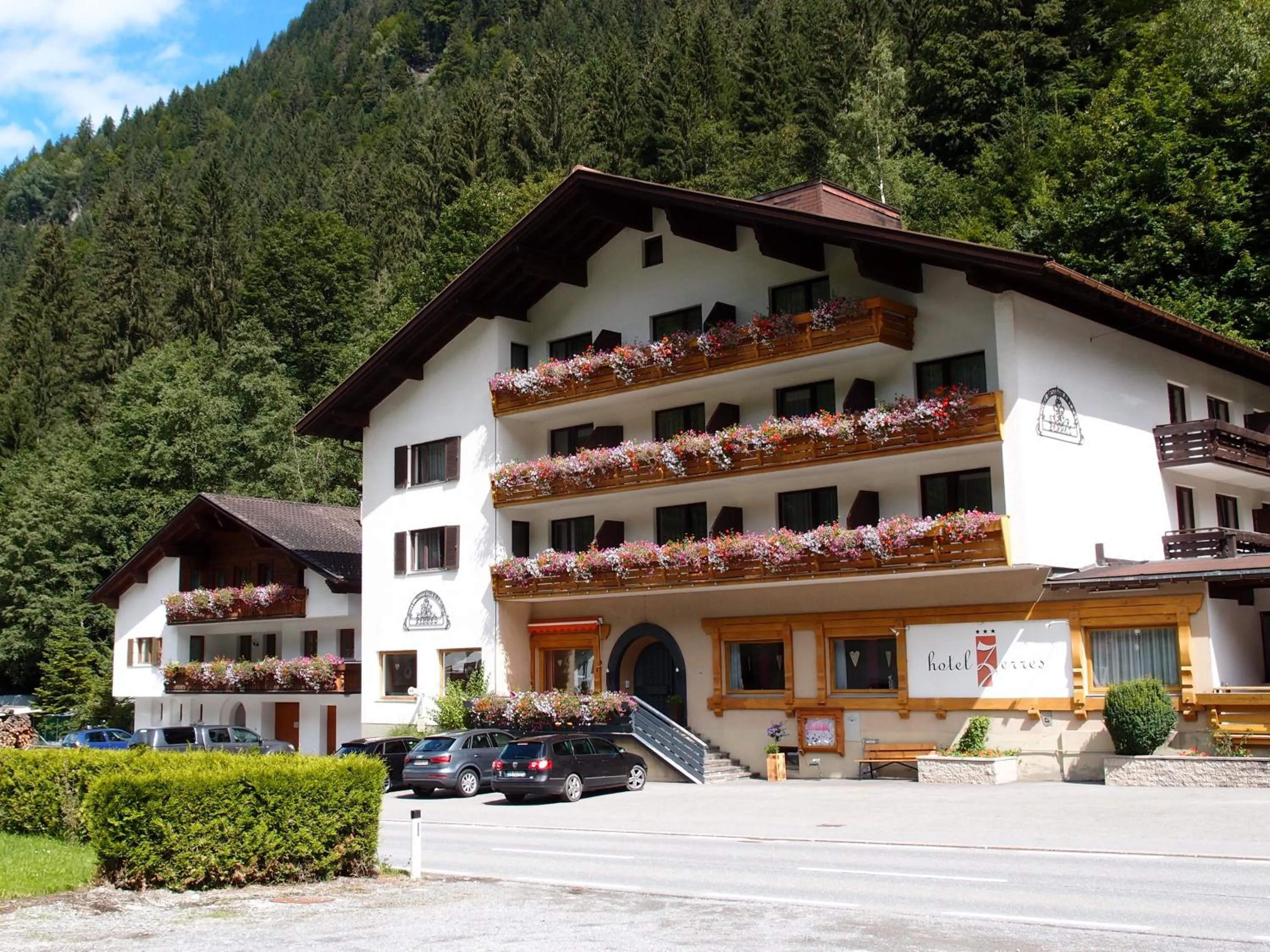 Facade/entrance in Hotel Zerres