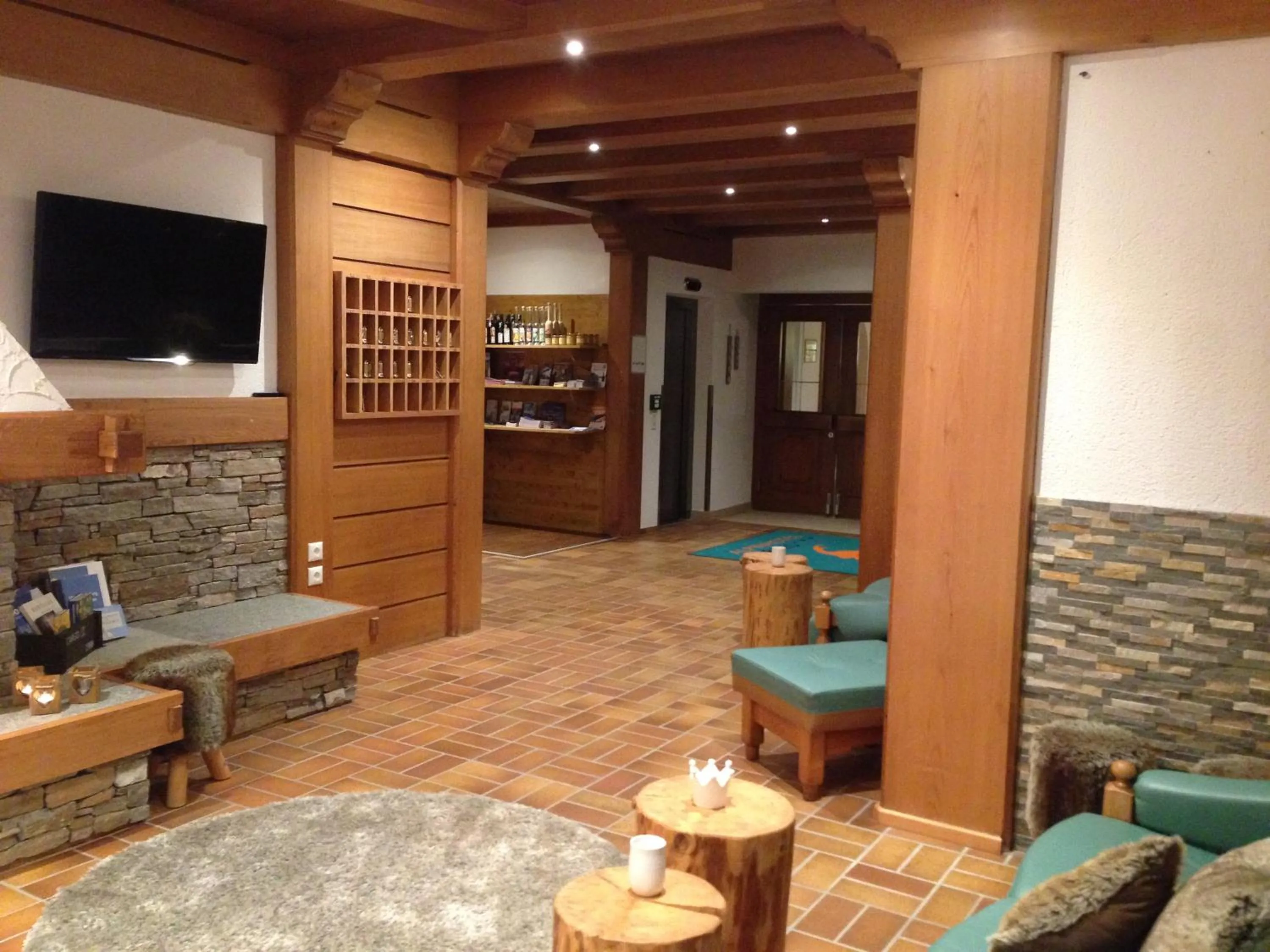 Communal lounge/ TV room in Hotel Zerres