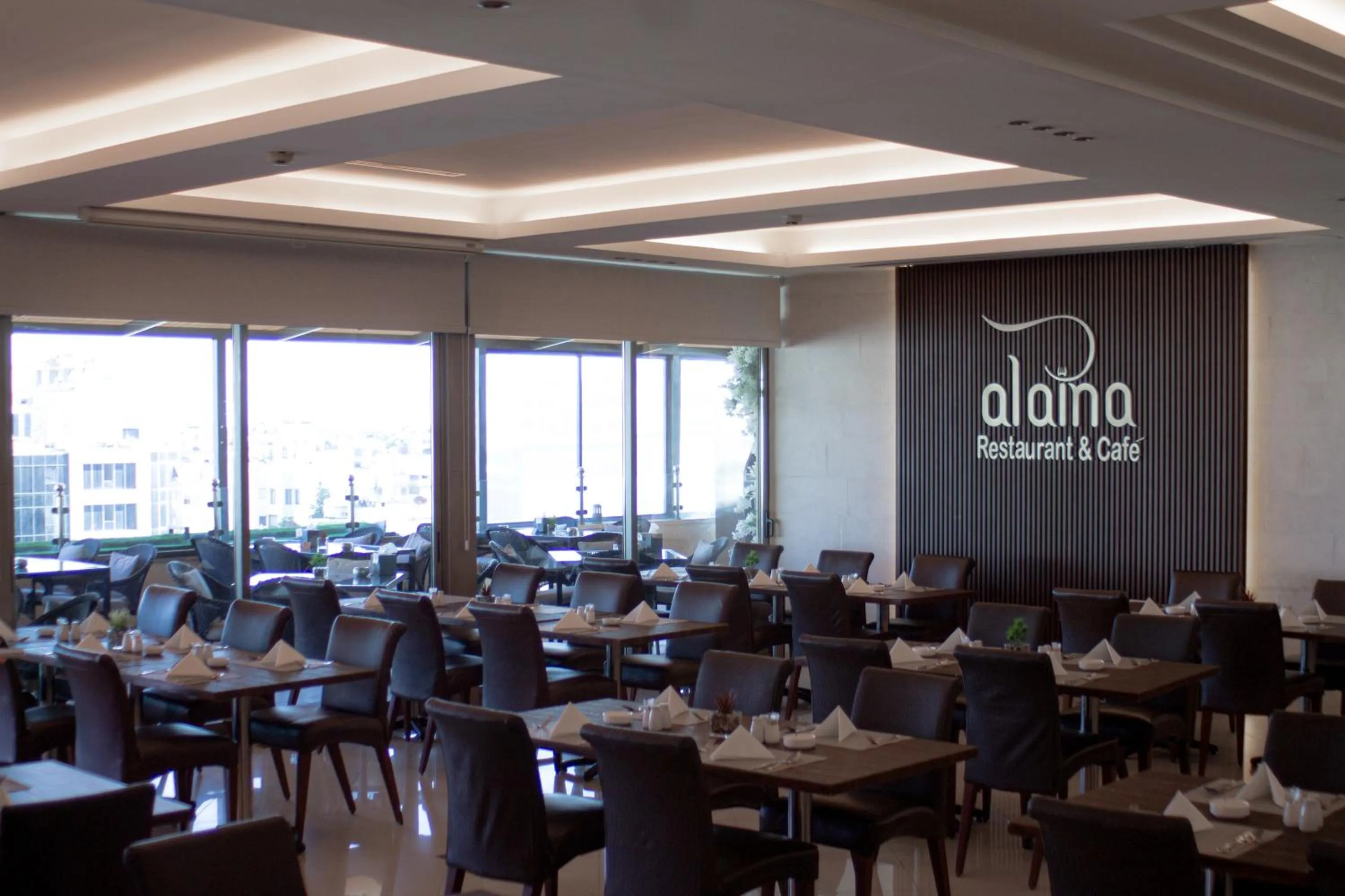 Restaurant/places to eat in Retaj Hotel