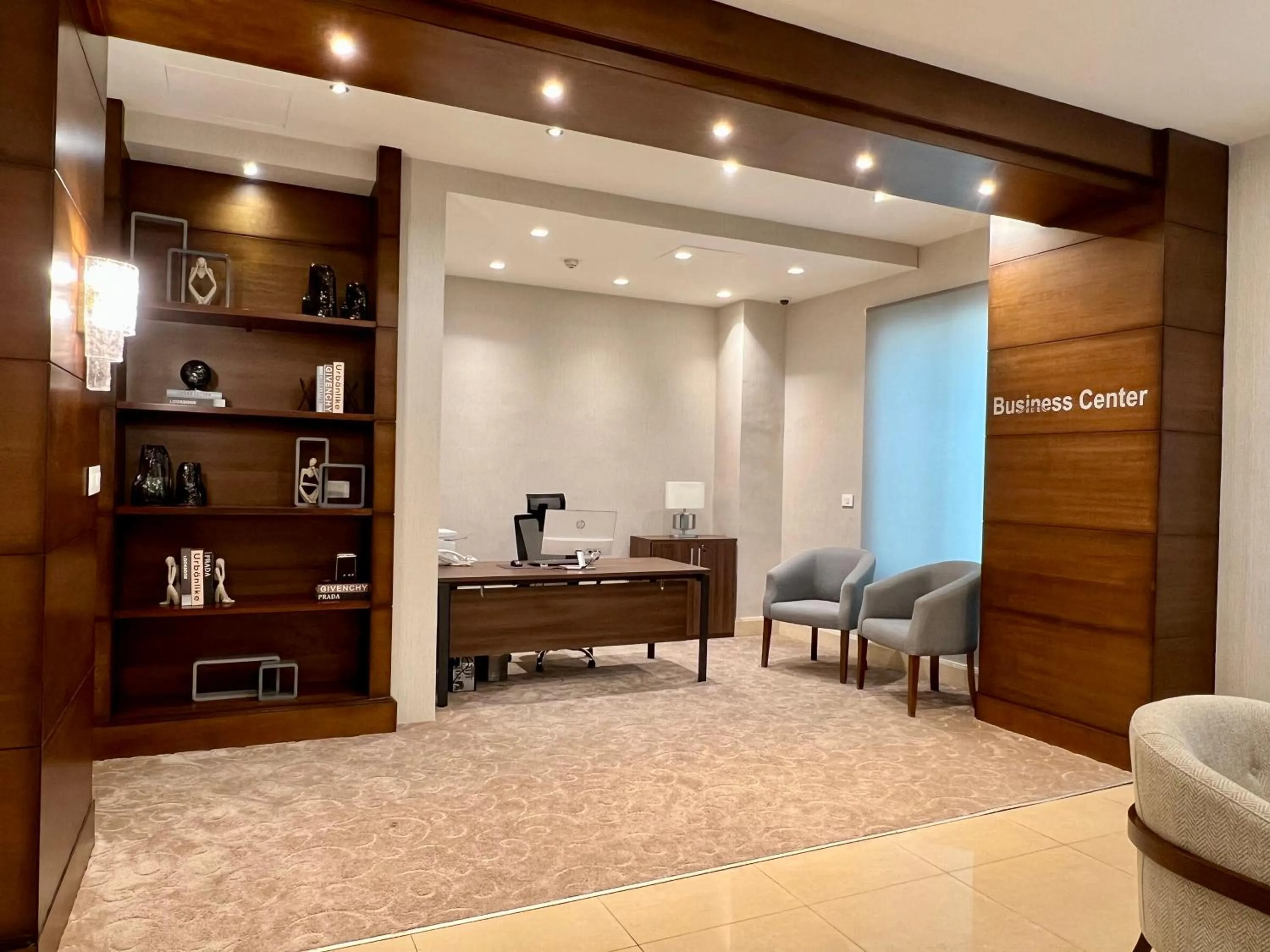 On-site shops in Retaj Hotel