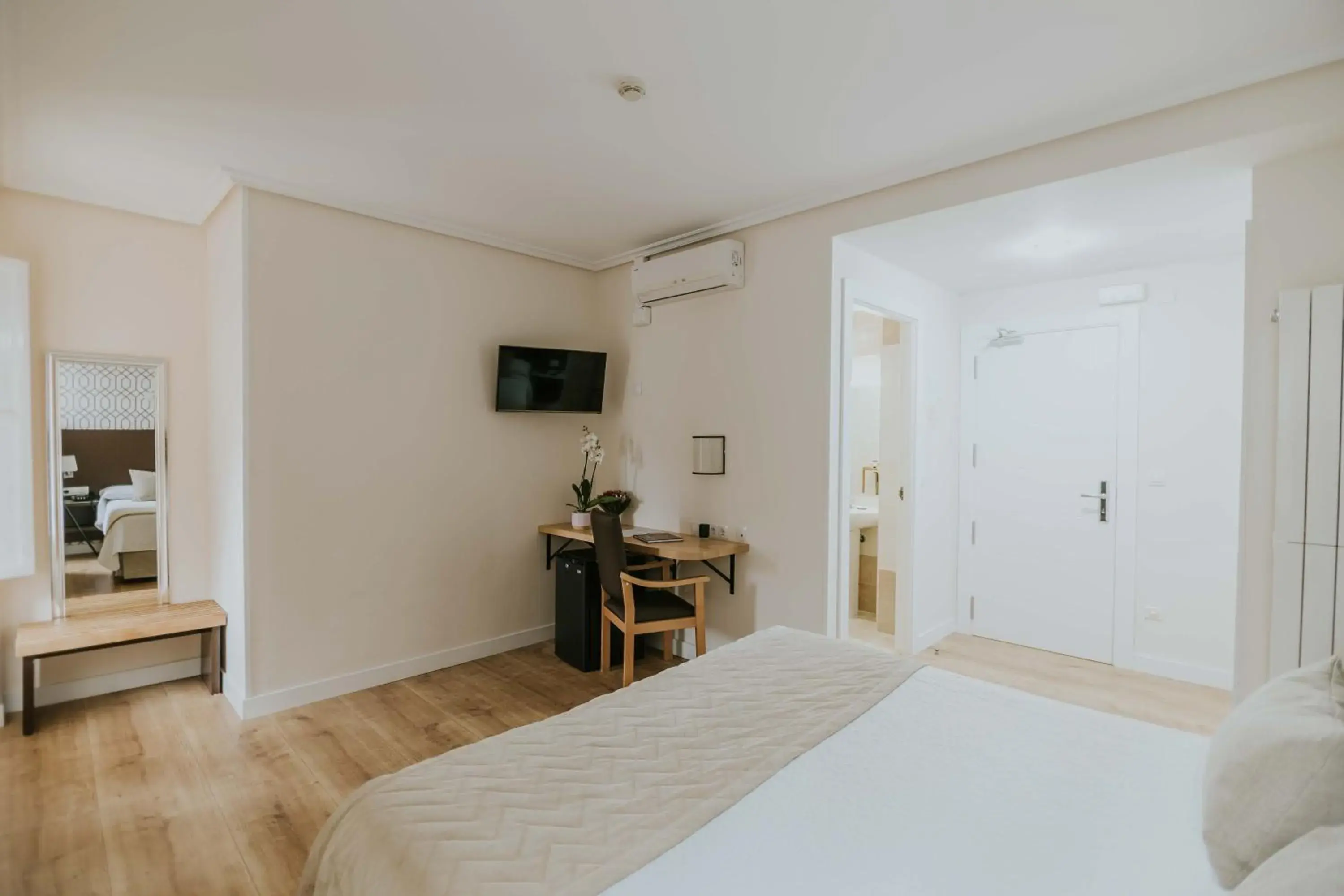 King Room with Garden View in Hotel Arrope King Room with Garden View in Hotel Arrope