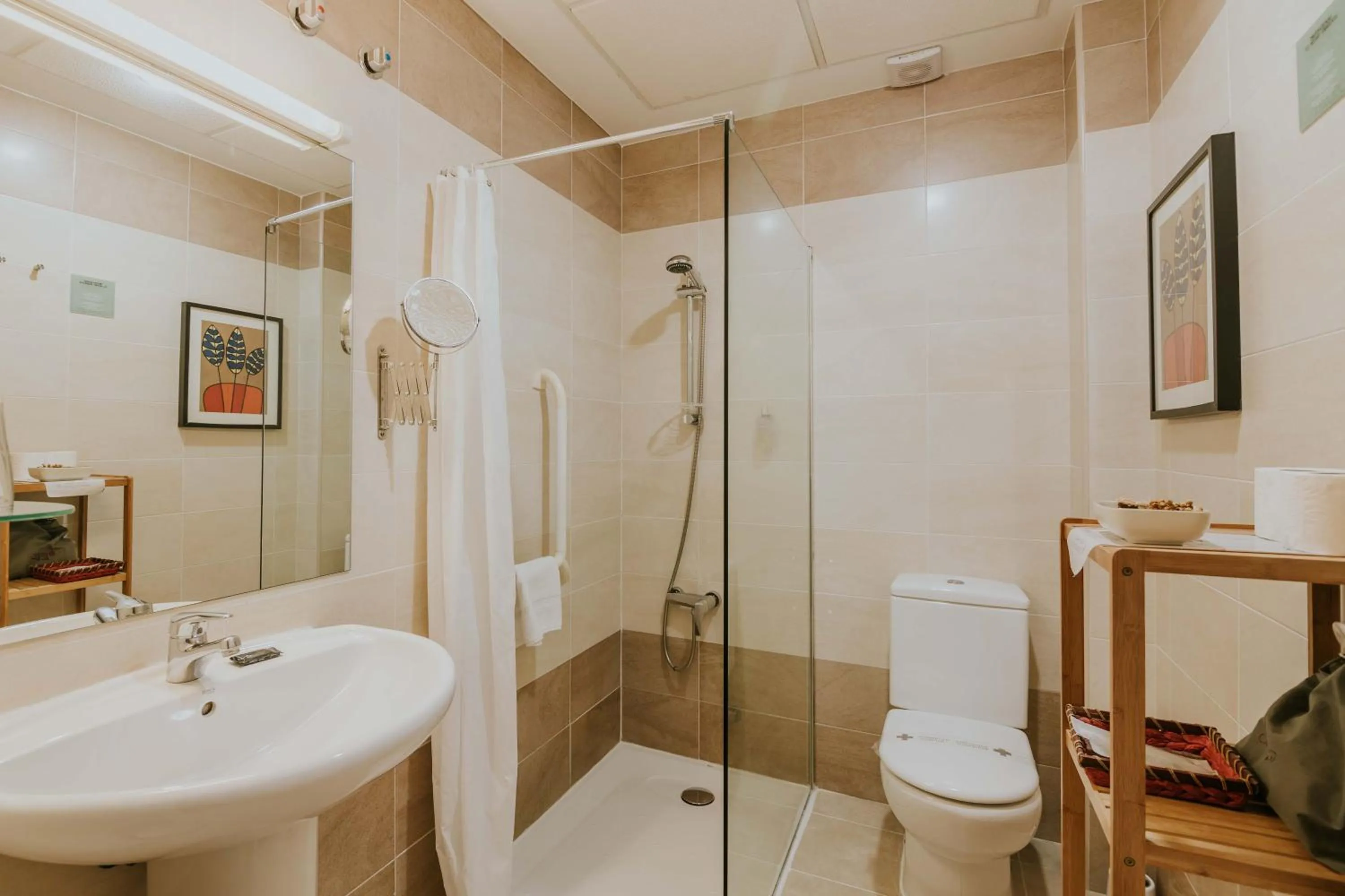 Shower in Hotel Arrope