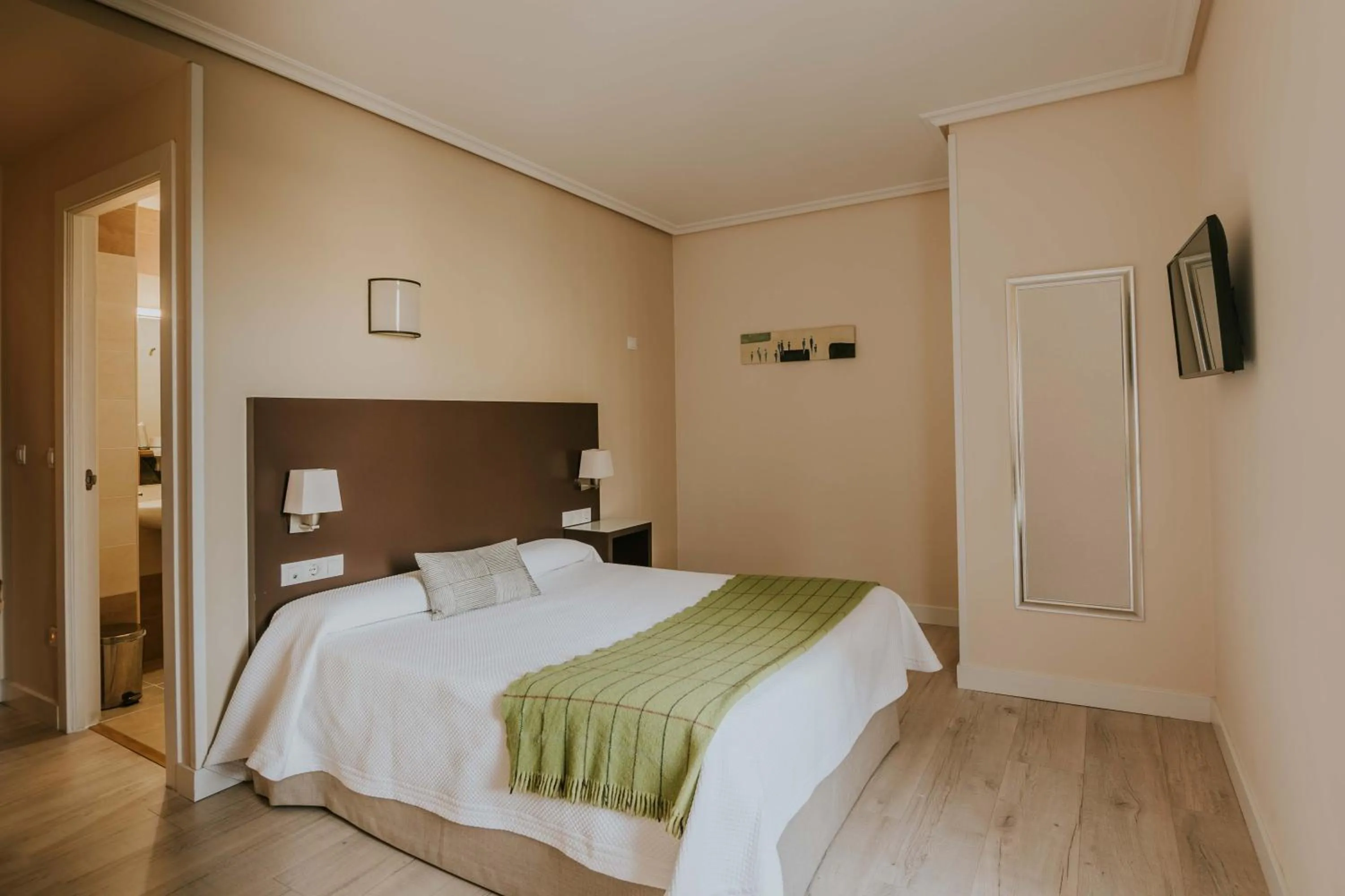 Photo of the whole room, Bed in Hotel Arrope