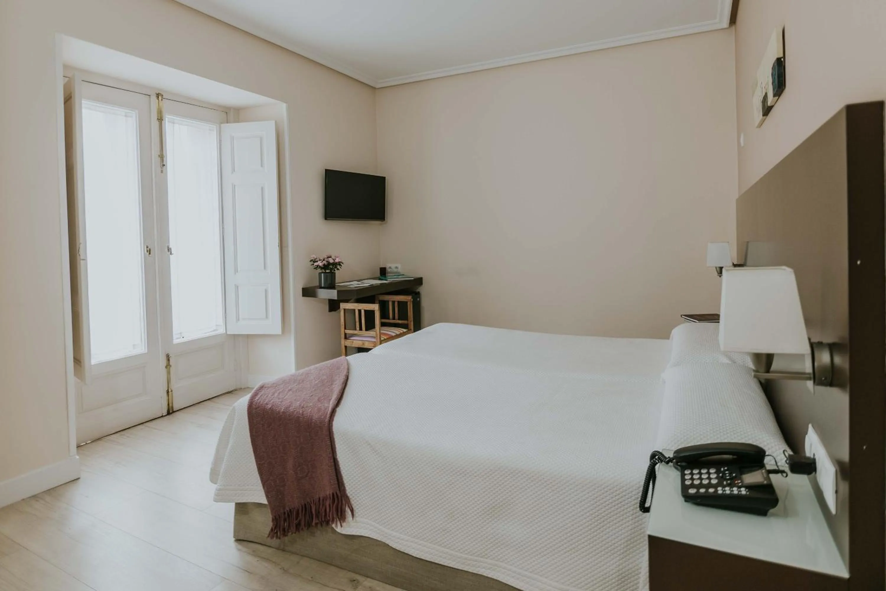 Photo of the whole room, Bed in Hotel Arrope