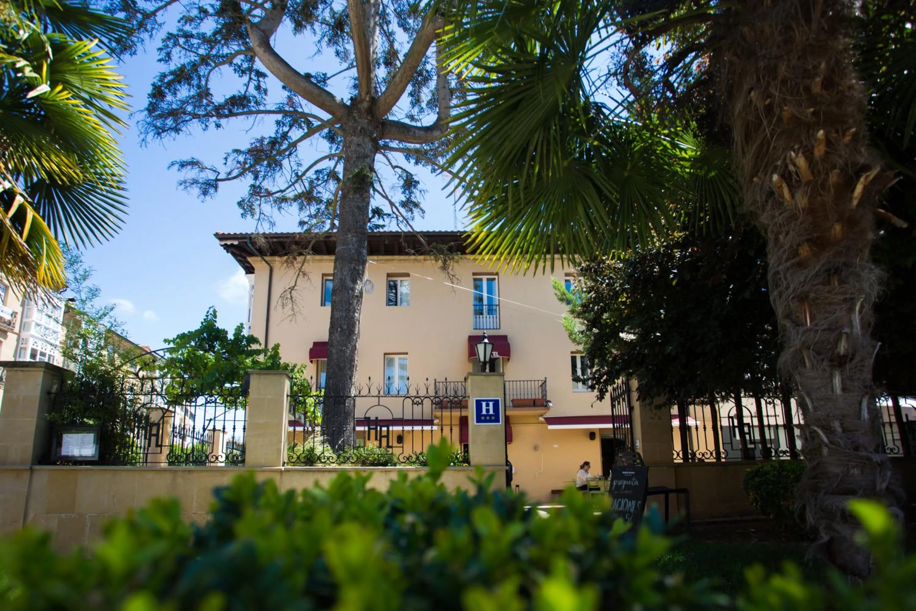 Facade/entrance in Hotel Arrope